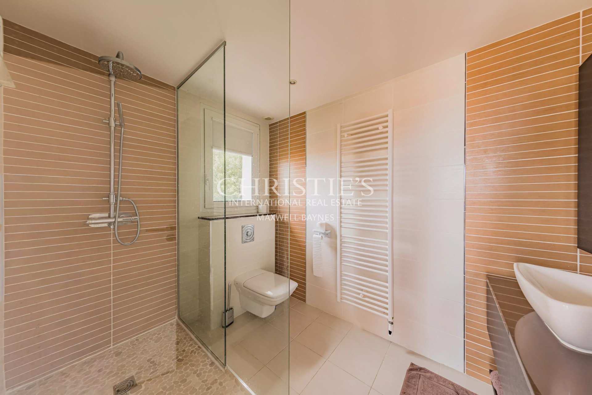 6 Bedroom Villa/Townhouse's Image 25