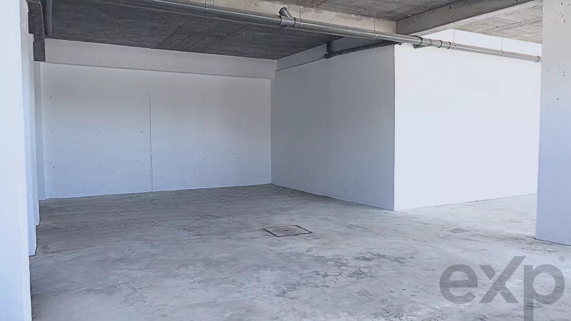 Combined Property: Warehouse/Commercial Space with exclusive access to a 25 space garage 8300-016 image 8