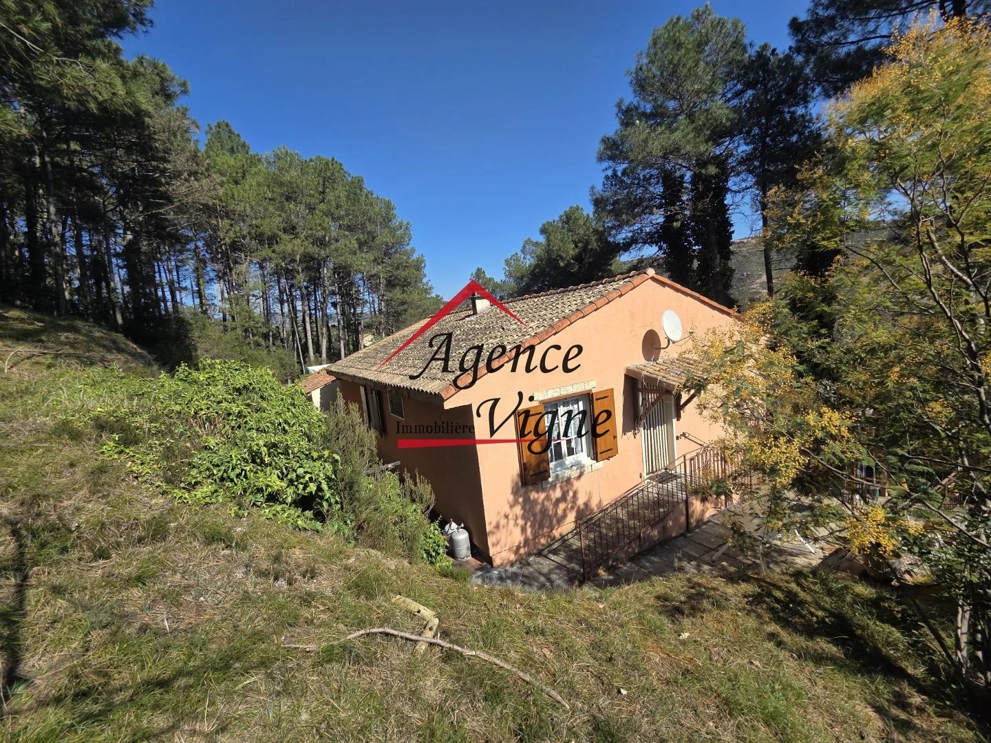 Maison indépendante avec grand terrain