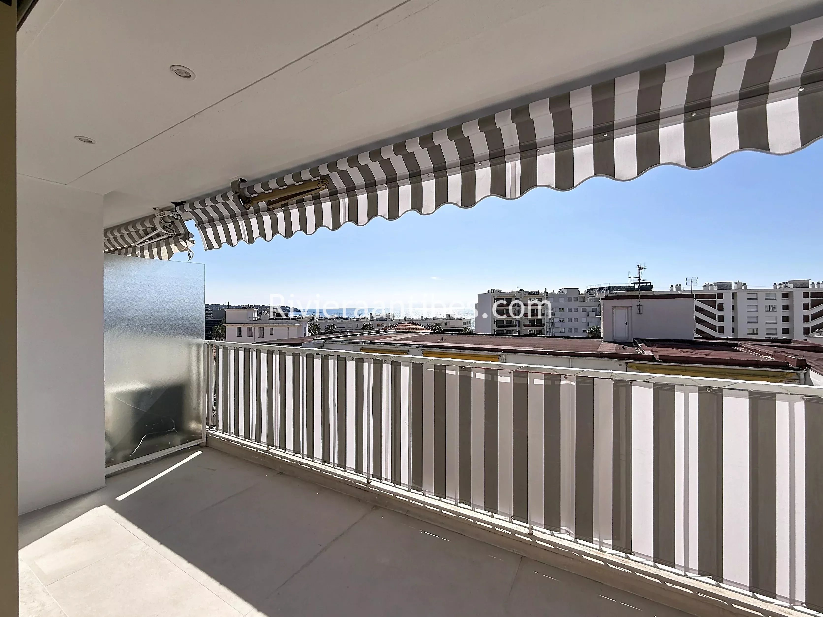 VUE MER JUAN LES PINS CENTRE