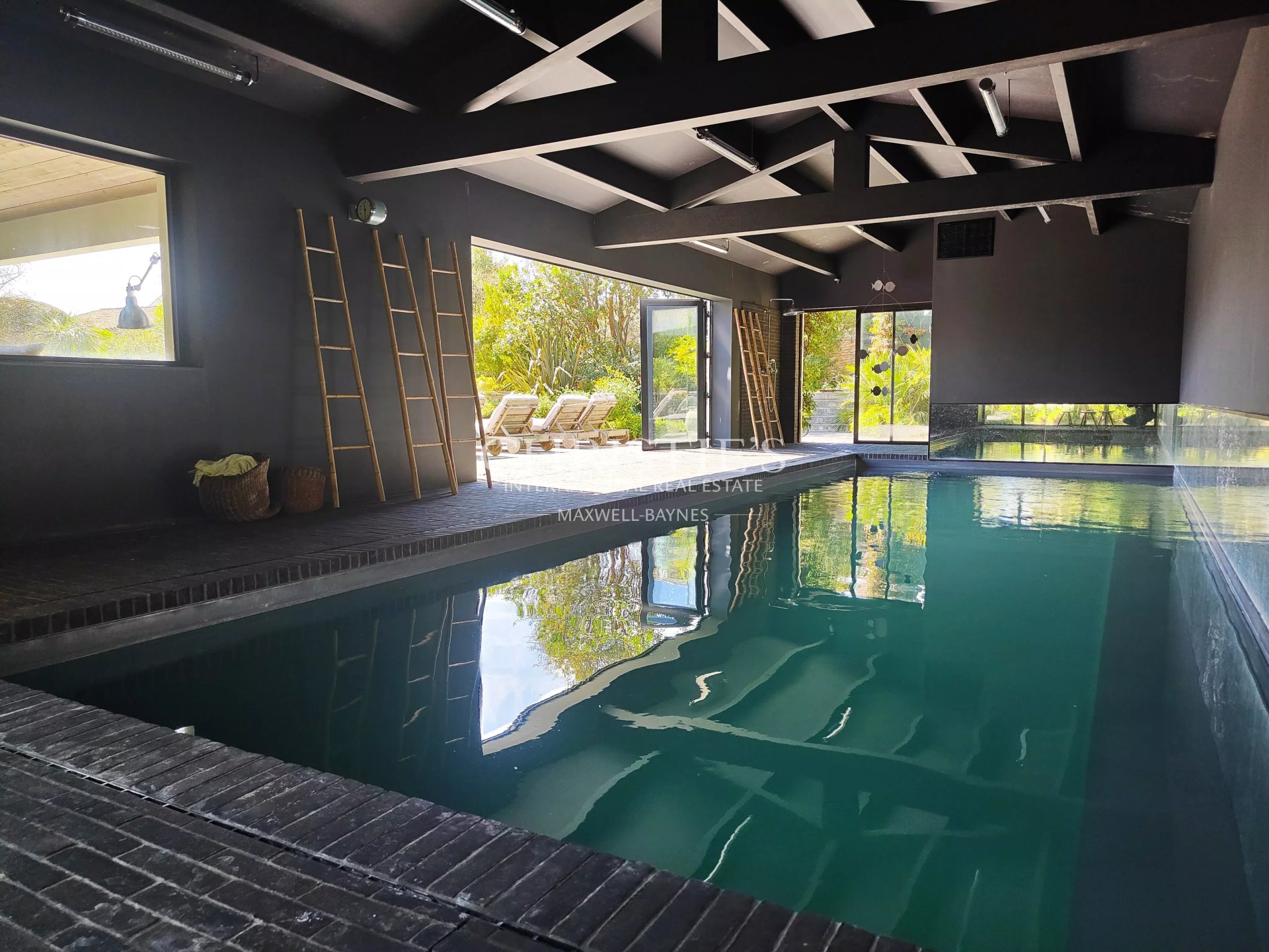 6 Bedroom Villa/Townhouse's Image 5
