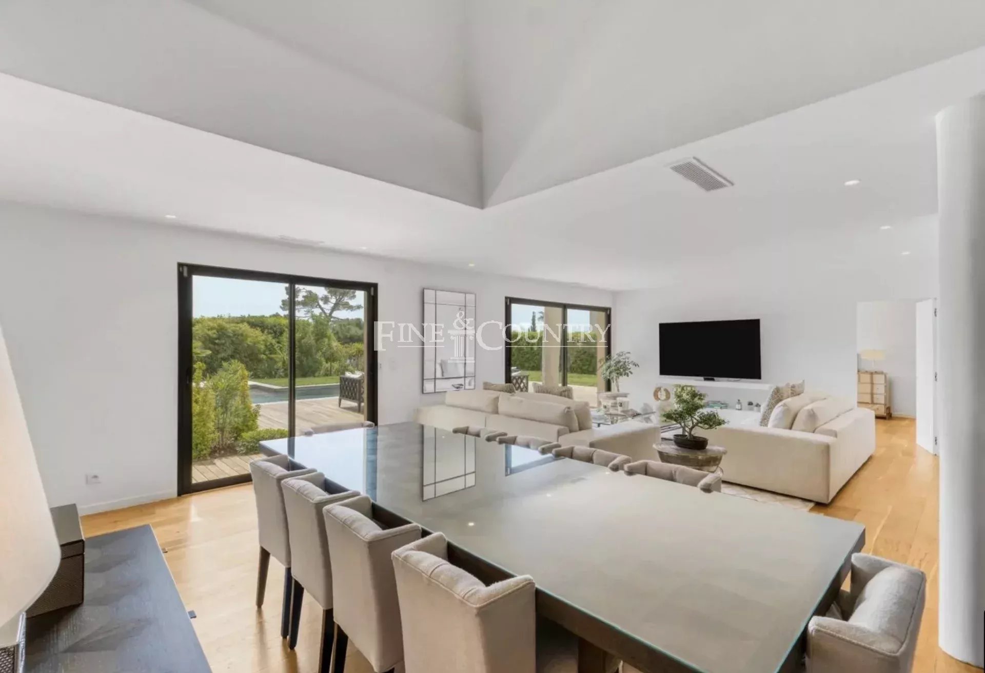 Photo of Villa for sale in Le Cannet  with sea view