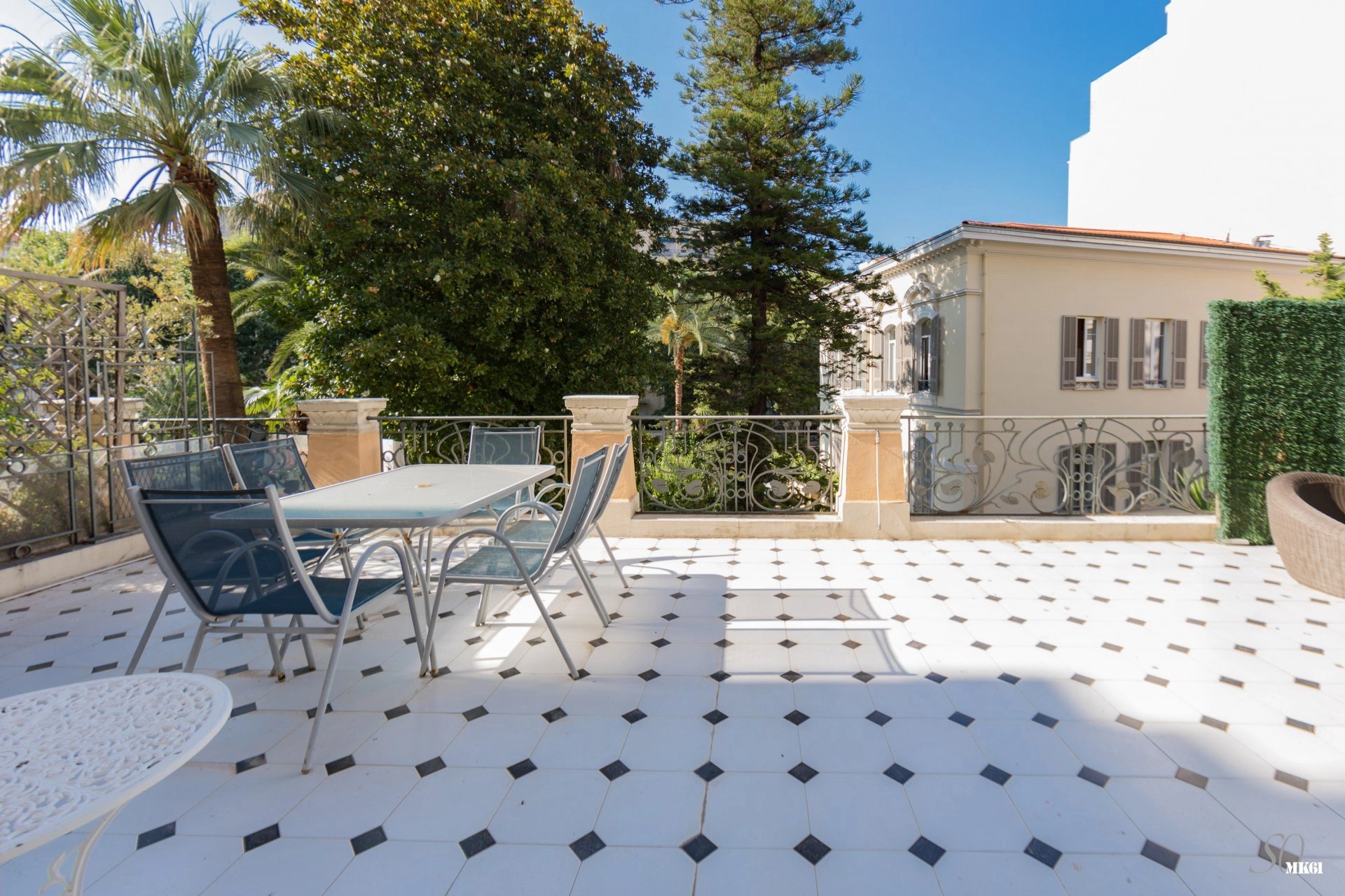 Spacieux appartement Bourgeois avec grande terrasse sur le boulevard Victor Hugo