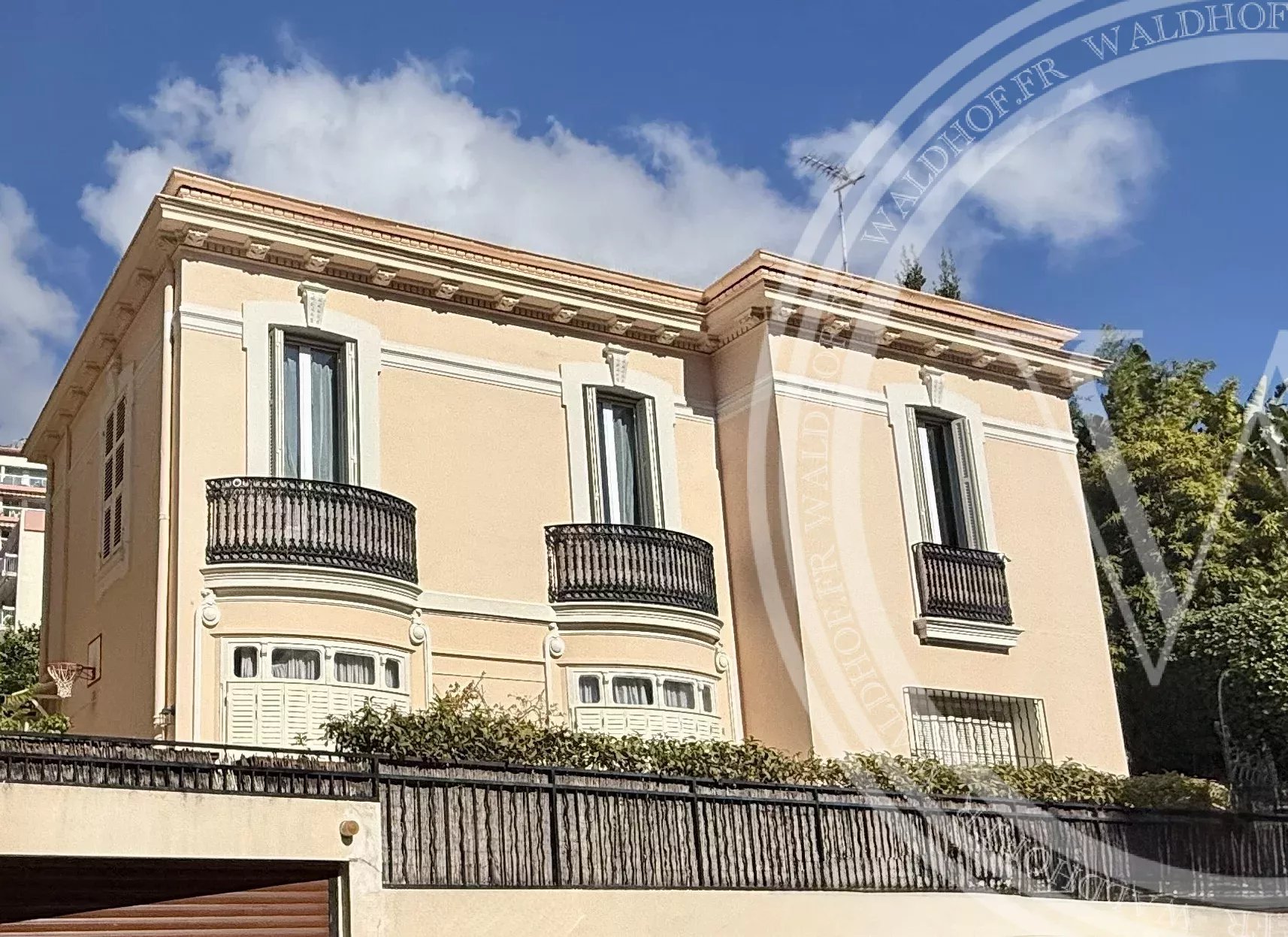 Nouveau sur le marché - Exceptionnelle villa Belle Époque à Cap d'Ail, à quelques pas de la plage !