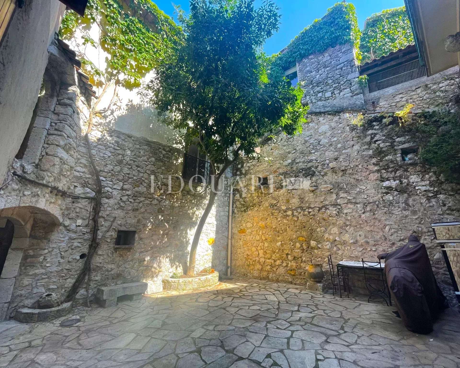 Maison individuelle à vendre, au cœur du splendide village historique de La Turbie