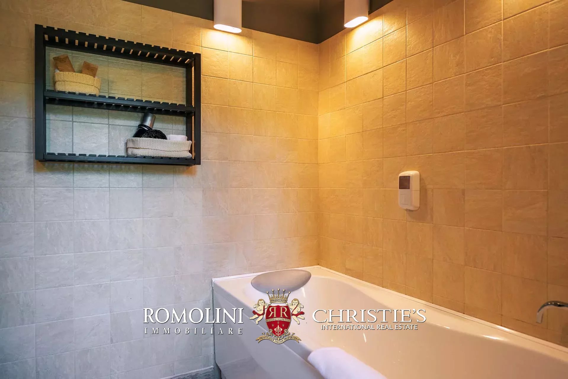 8 Bedroom Villa/Townhouse's Image 81