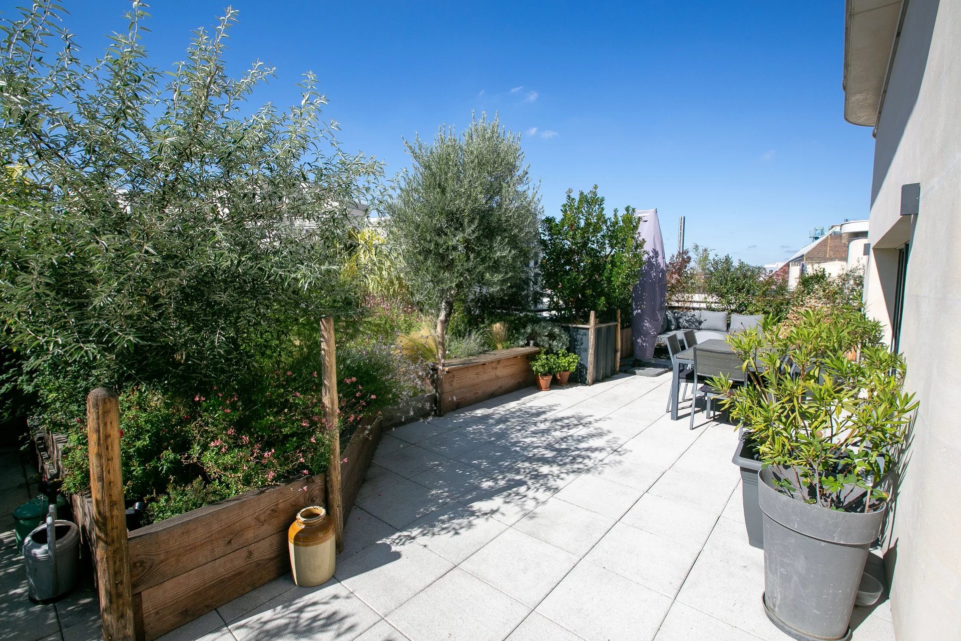 DERNIER ÉTAGE / 191M2 DE TERRASSE / PENTHOUSE / COUP DE COEUR AS - Image 1