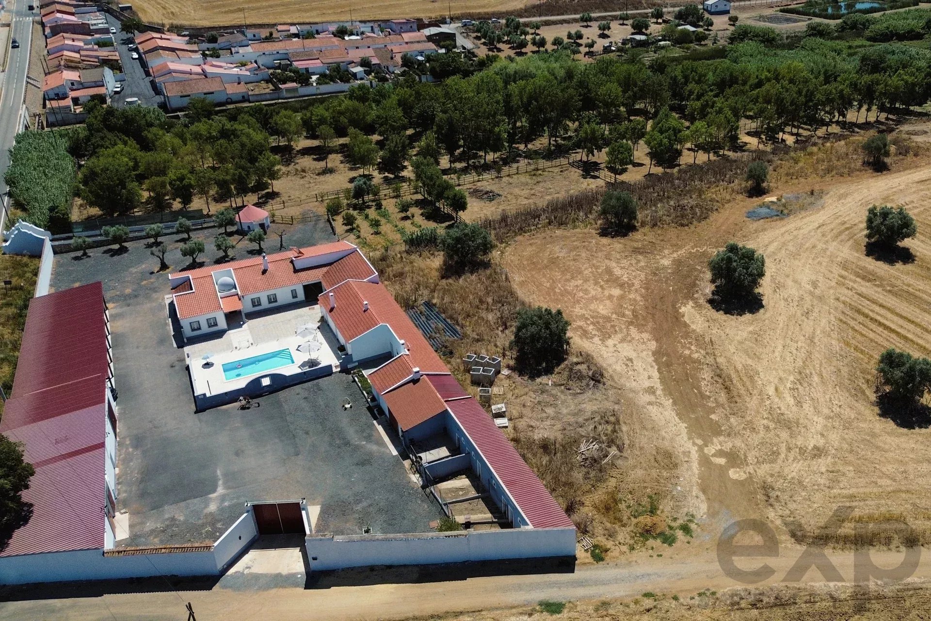 Luxury Equestrian Property + Guest House 85992157 image 9