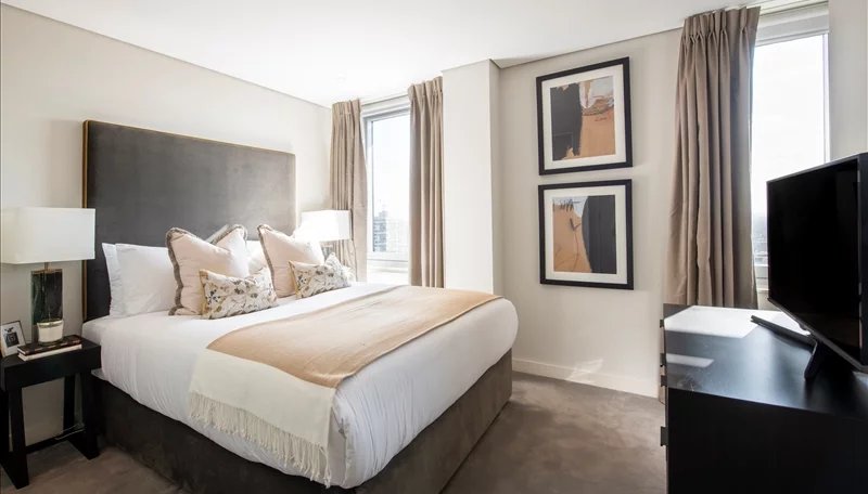 To Let | London | 4 Bedrooms | 3 Bathrooms | 1,579 sq ft | Ref: 85714911