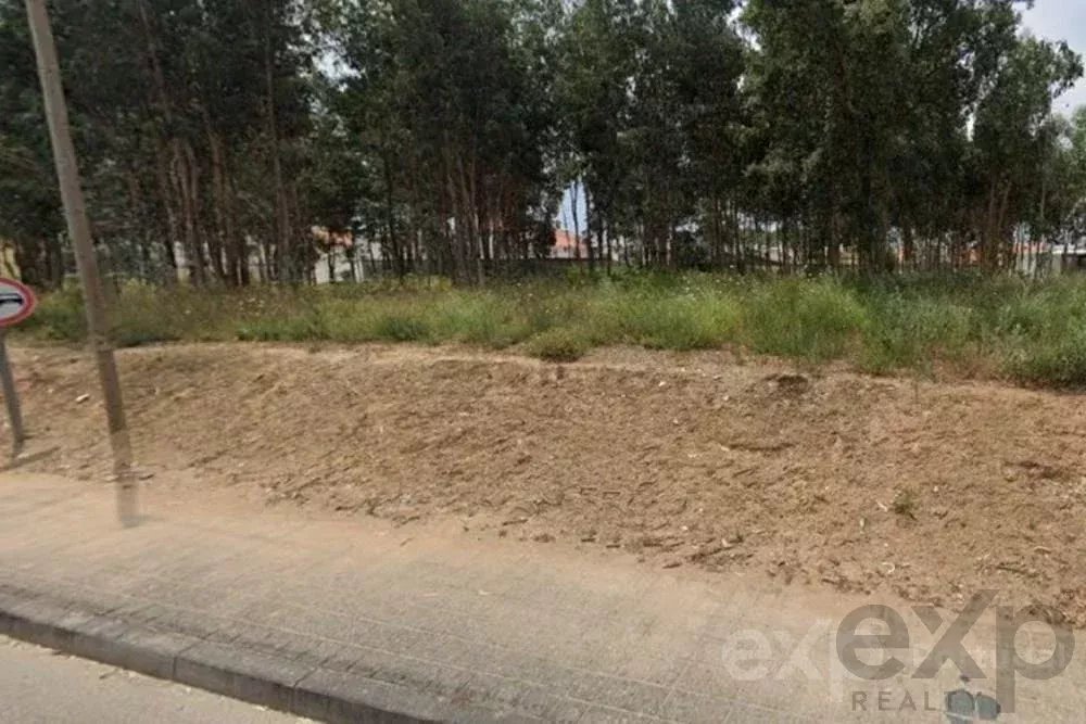 TERRENO COM VIABILIDADE PARA CONSTRUÇÃO EM Miramar