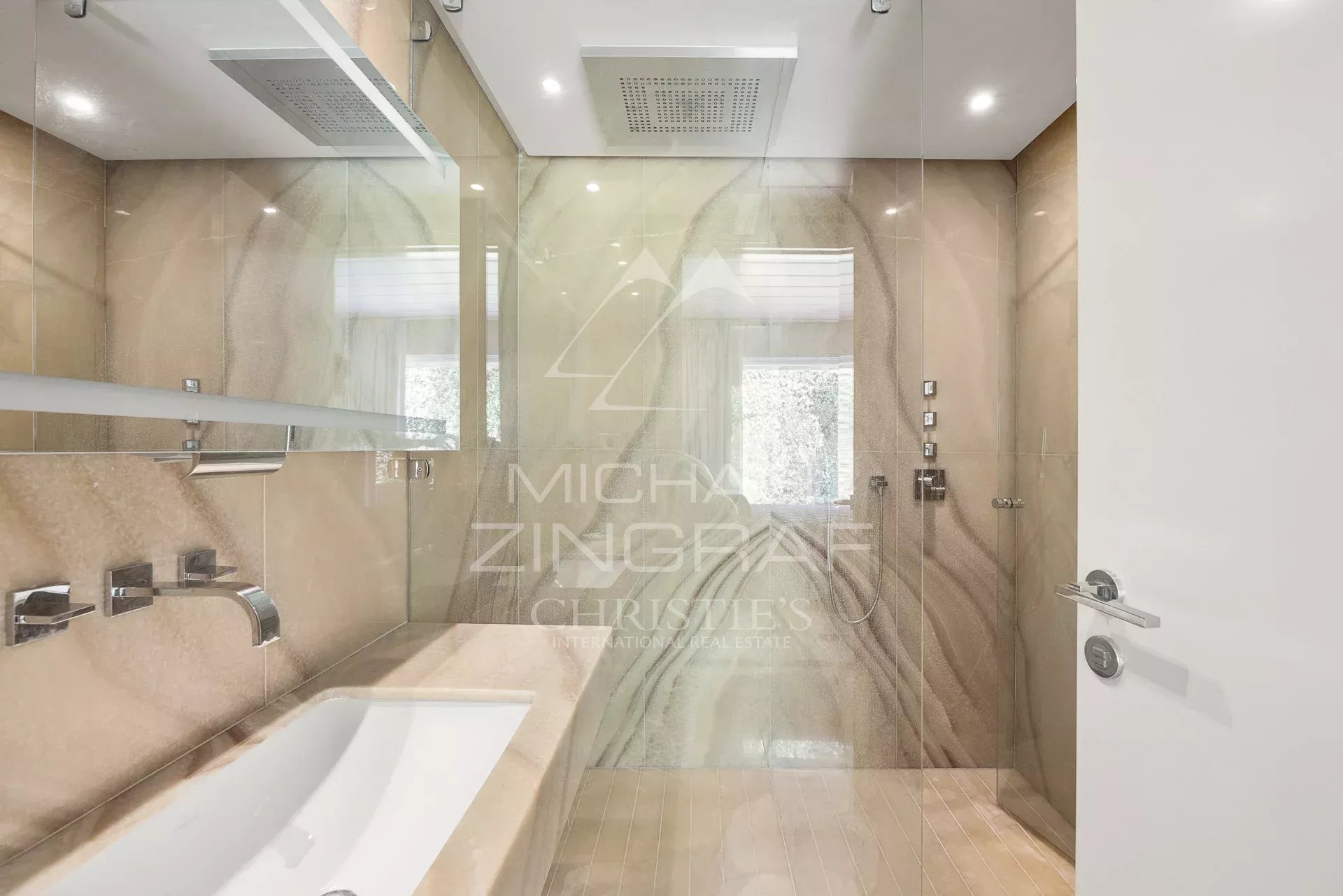 5 Bedroom Villa/Townhouse's Image 18