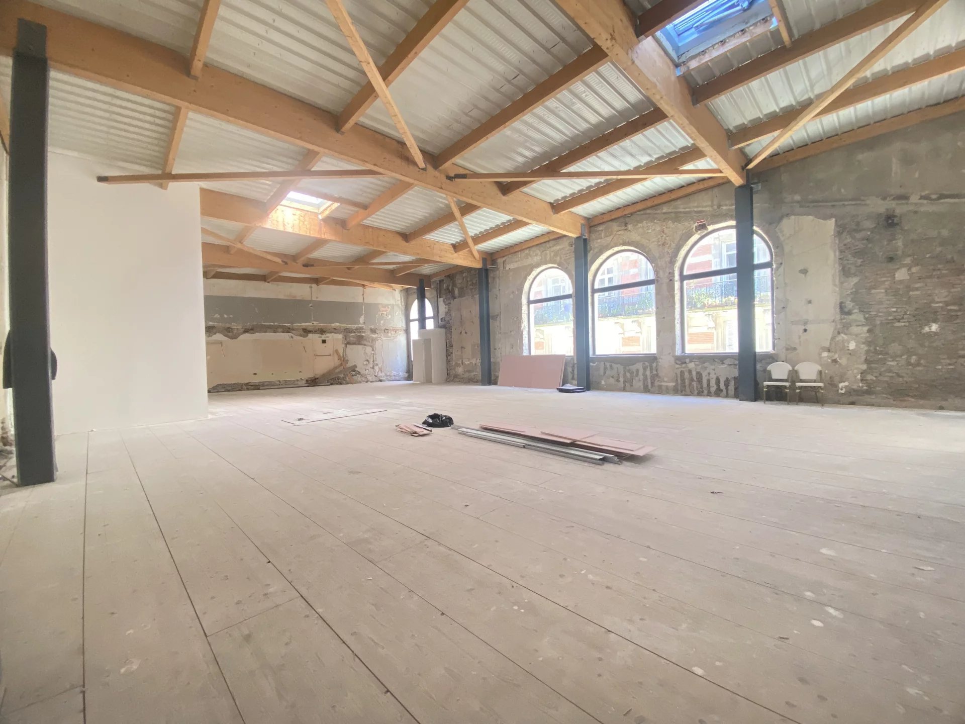 03200 VICHY - LOCAL COMMERCIAL BRUT -COEUR DE VILLE -