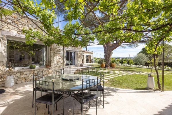 Elegant Renovated Bastide Within Walking Distance of Saint-Paul-de-Vence — photo 4