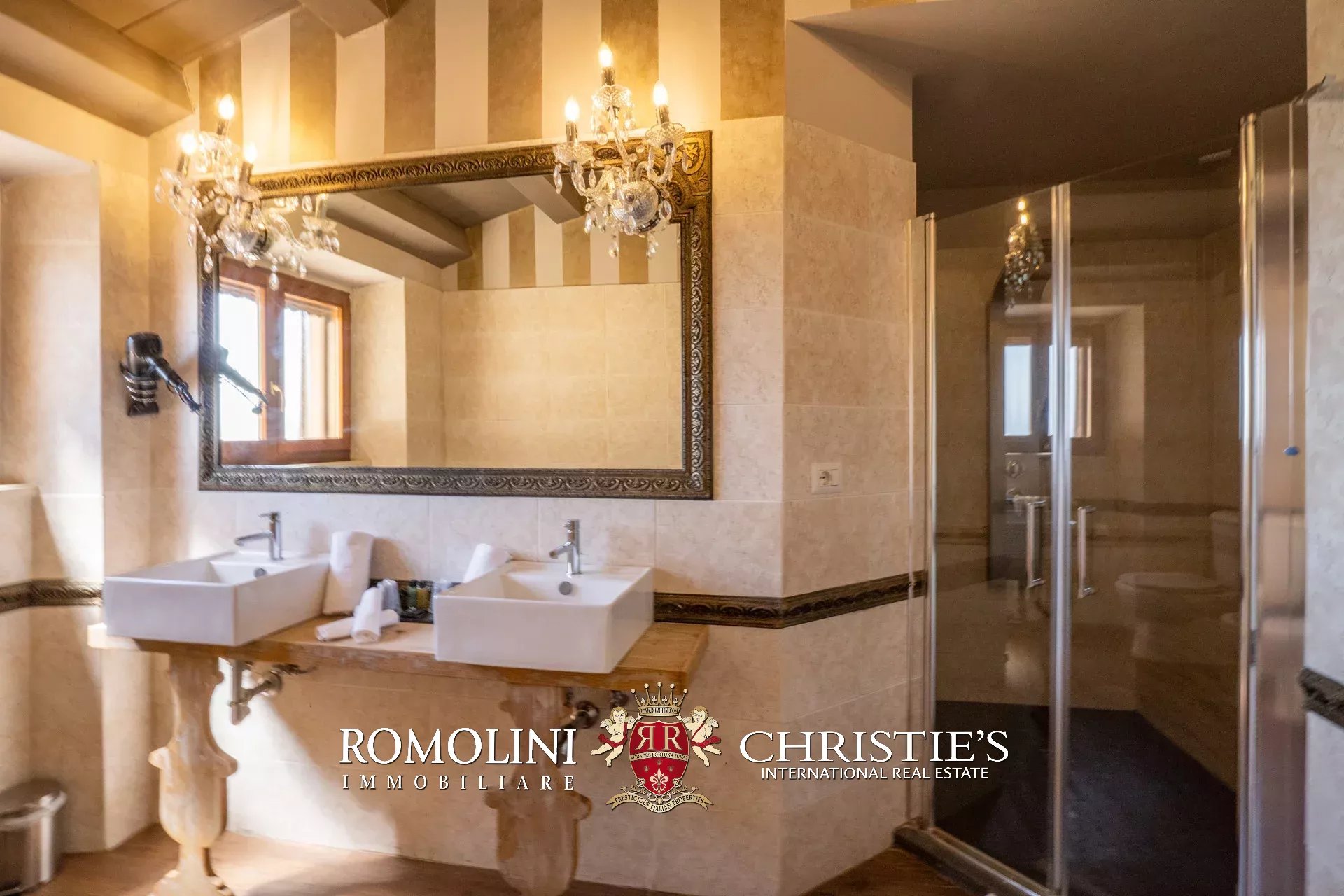 6 Bedroom Villa/Townhouse's Image 21