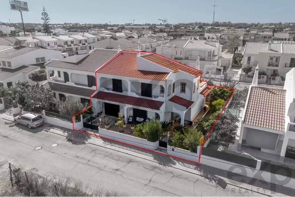 Charming 4-BR Home in Patacão, Faro