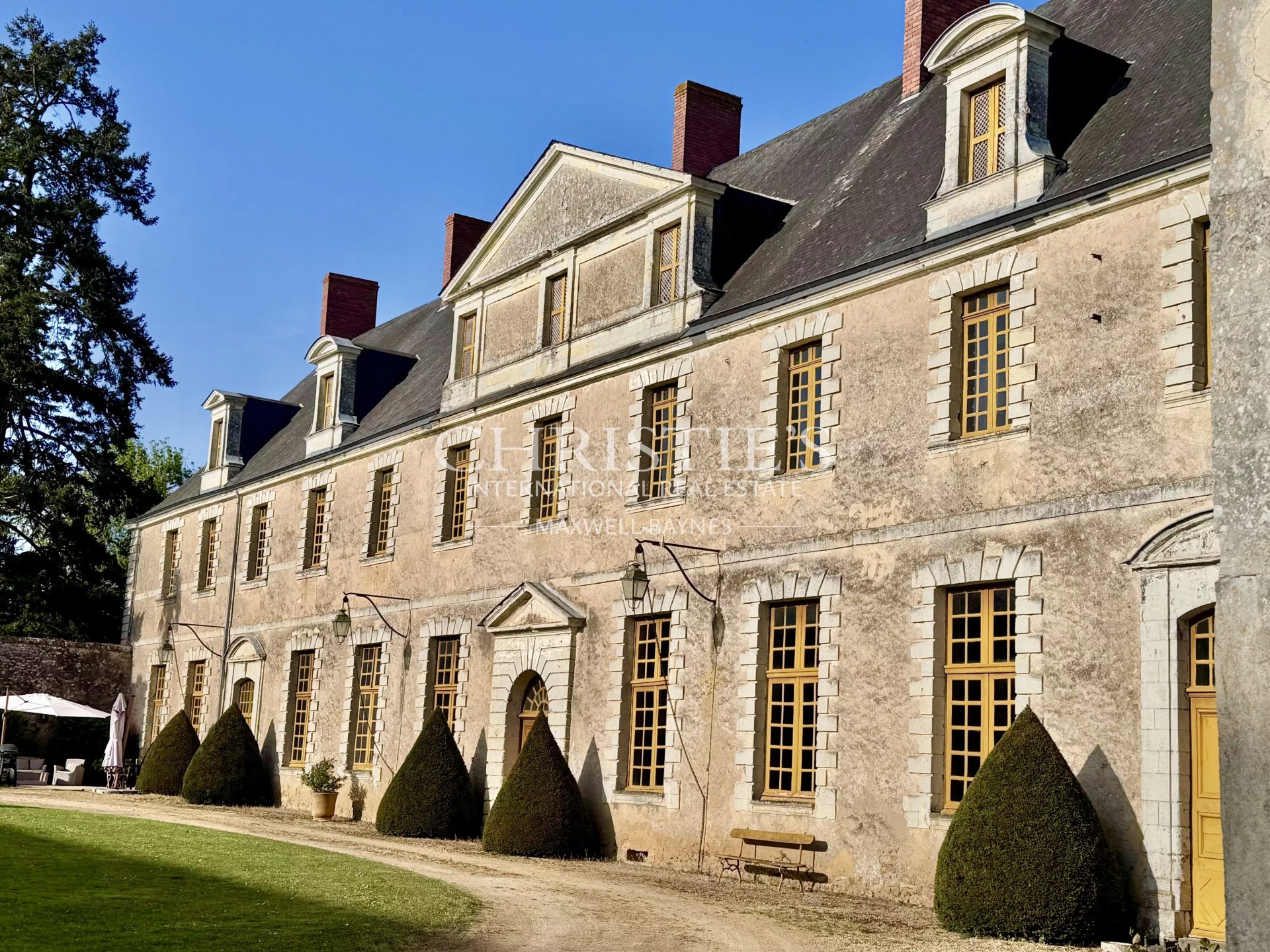 9 Bedroom Chateau's Image 18