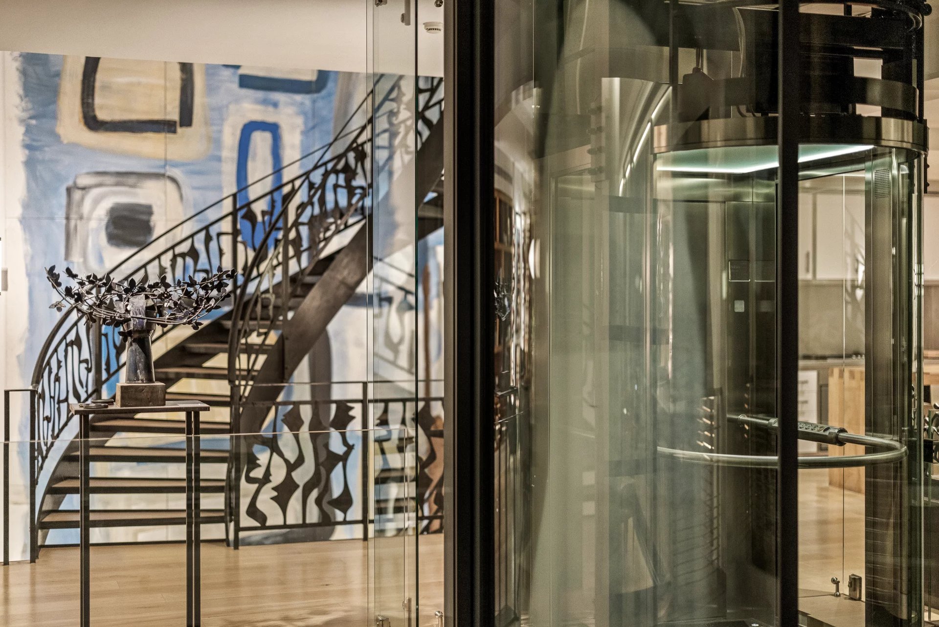 Contemporary 5-bedroom villa with panoramic view