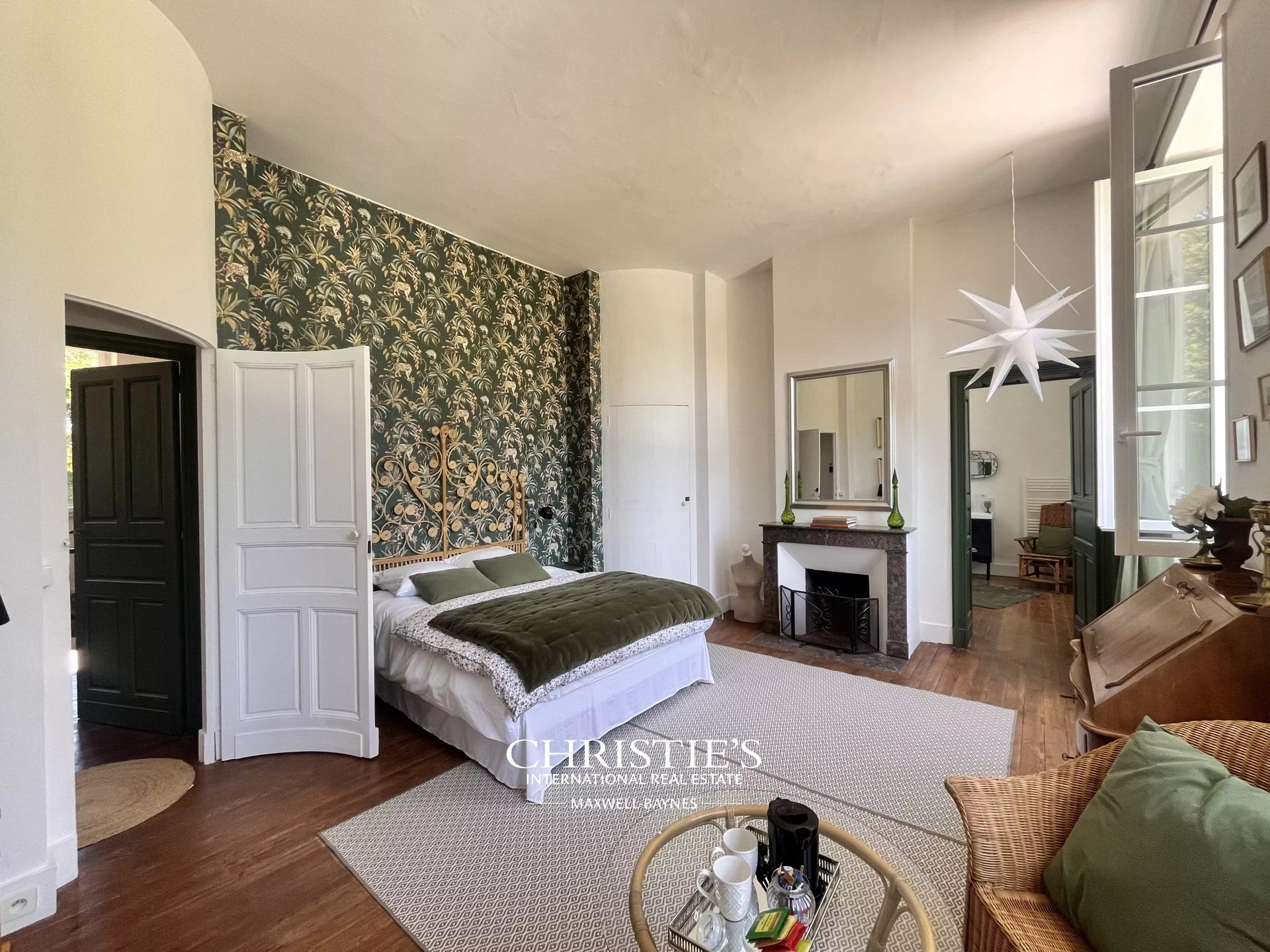 9 Bedroom Chateau's Image 14