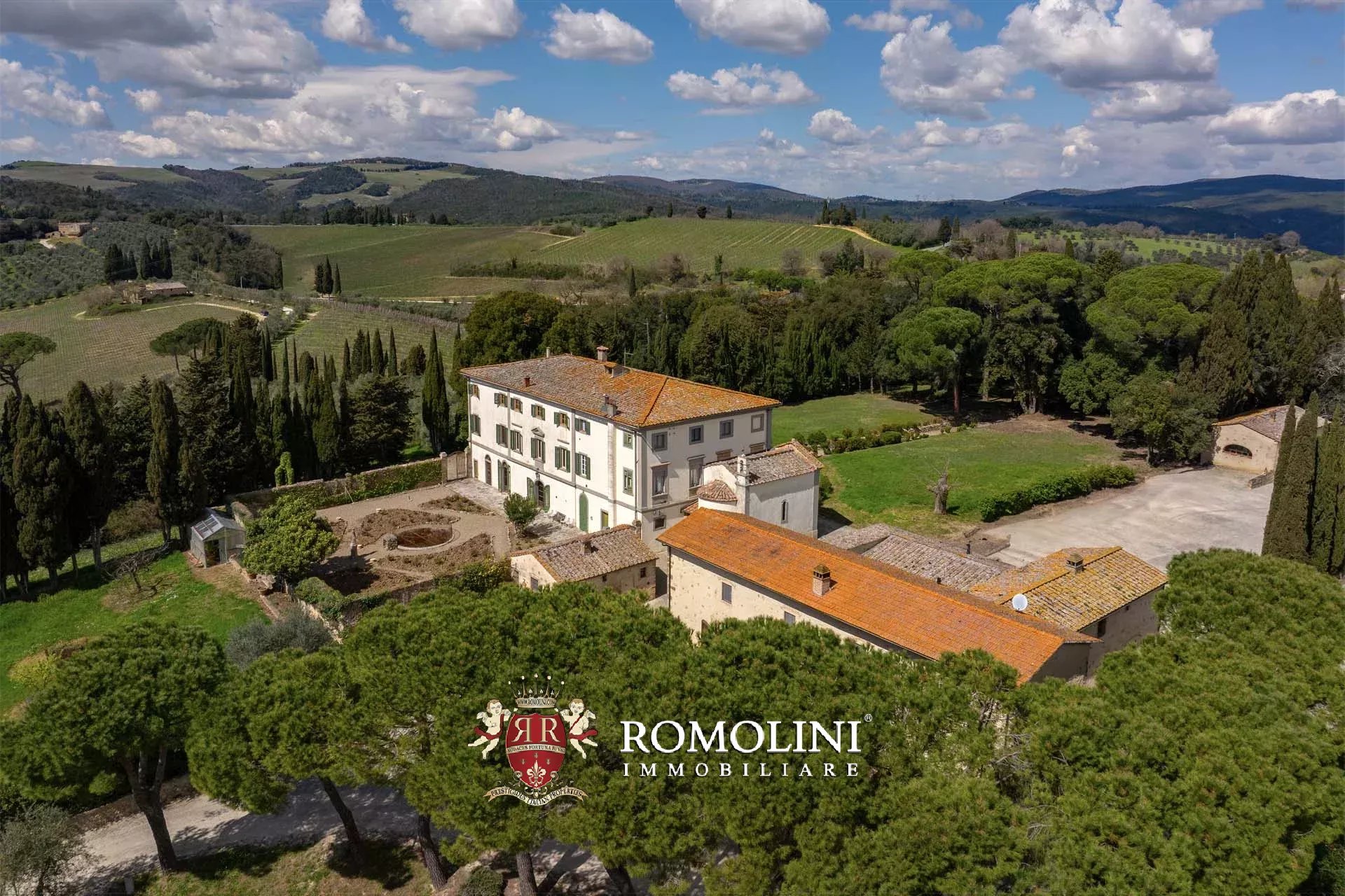 35 Bedroom Vineyard's Image 12