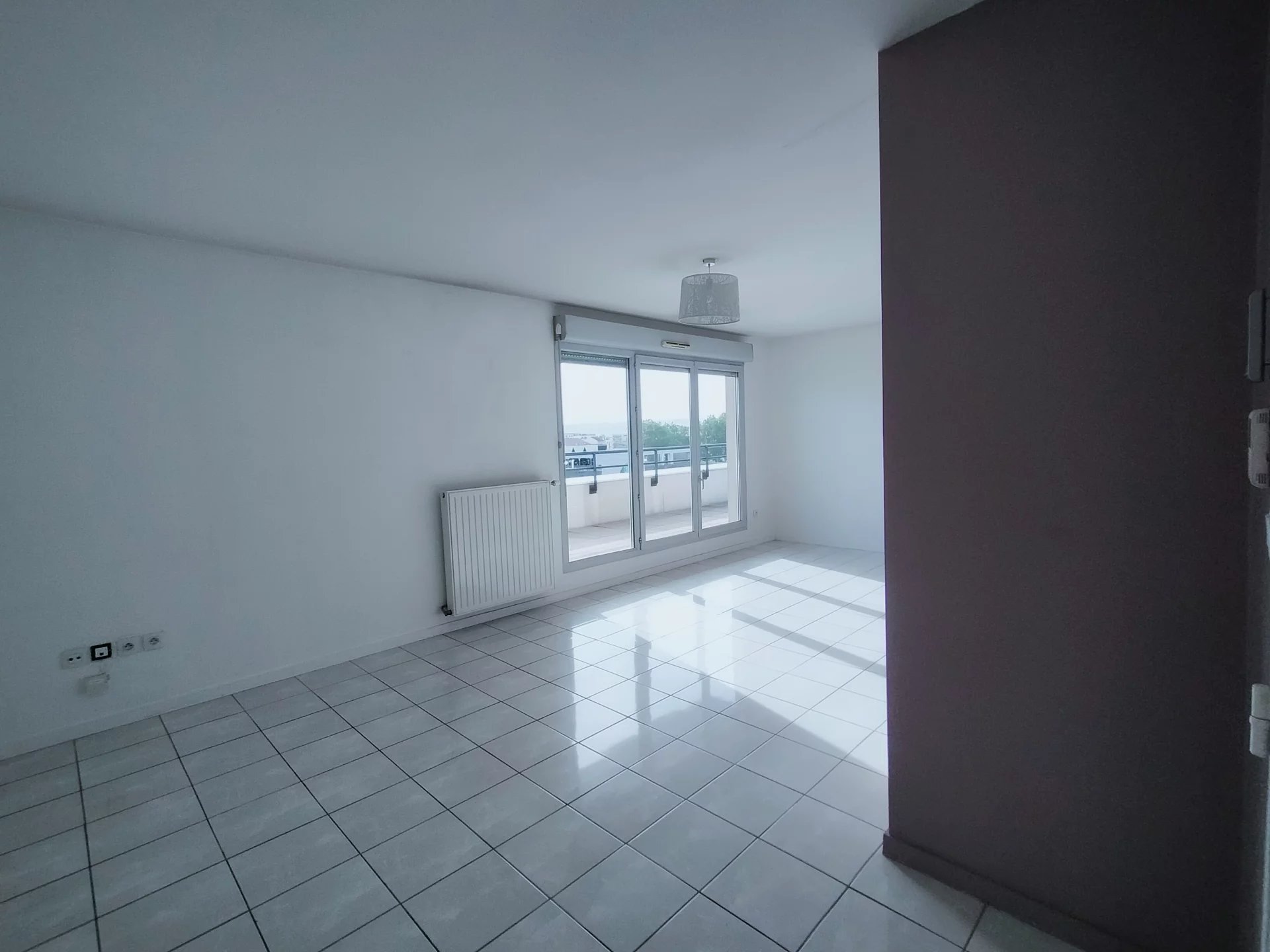 483223 Location Lyon 8ème