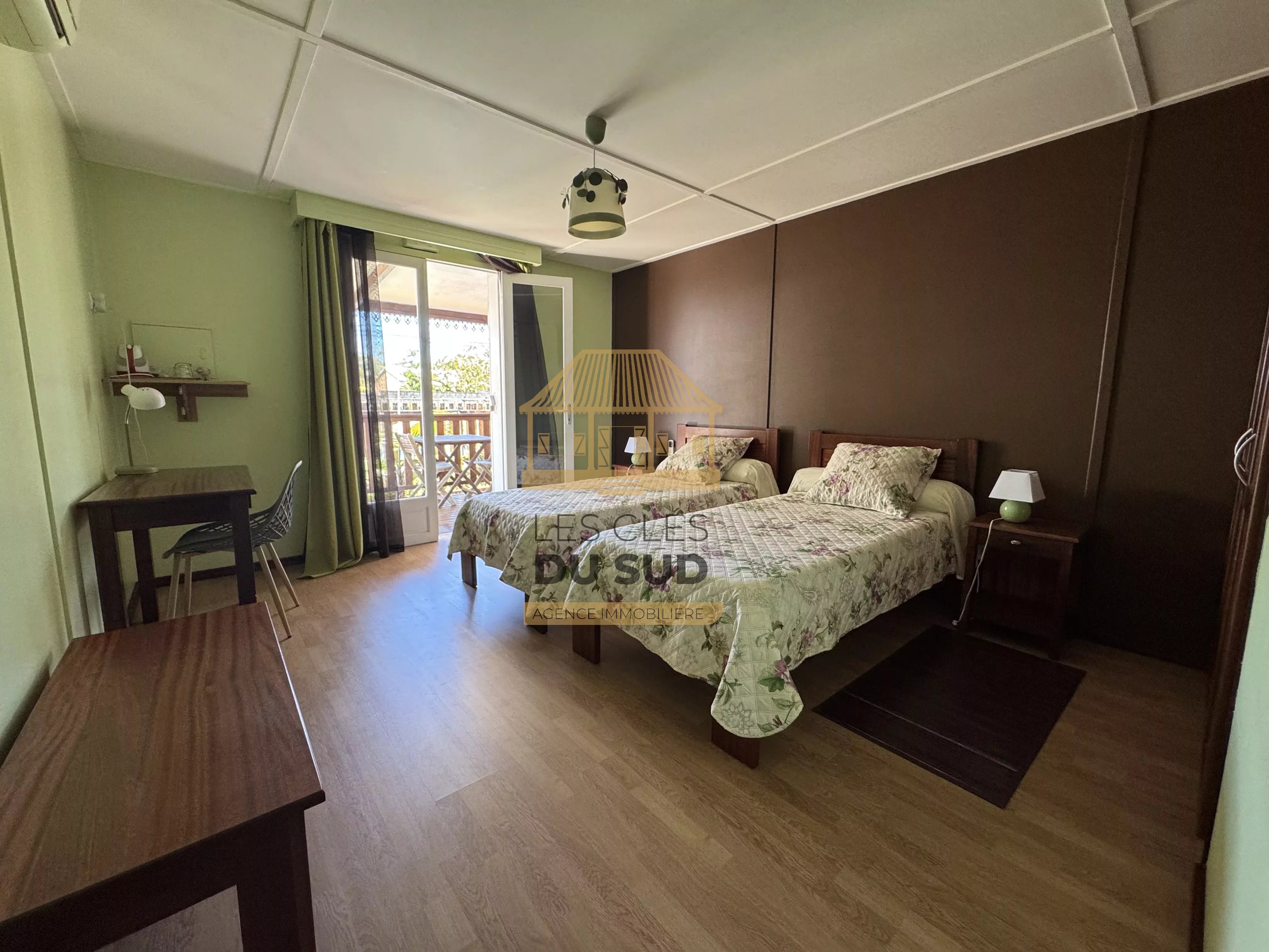 SAINT-PHILIPPE – BASSE VALLÉE – ENSEMBLE DE 5 BUNGALOWS EN LOCATION SAISONNIÈRE