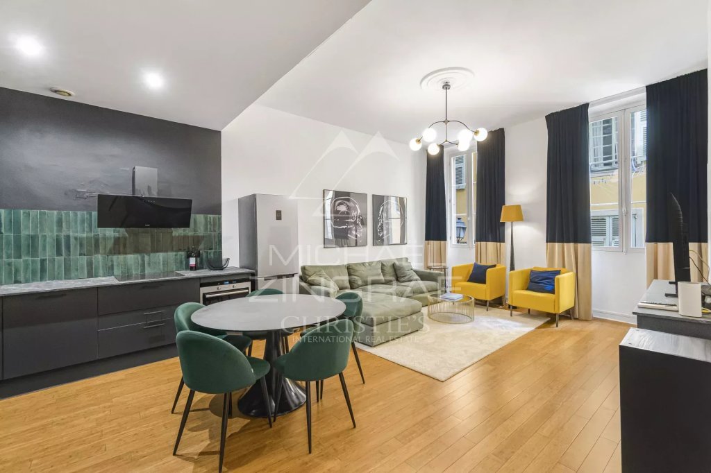 Apartment for sale in Nice — In the Heart of Old Nice - Stunning Three-Bedroom Apartment