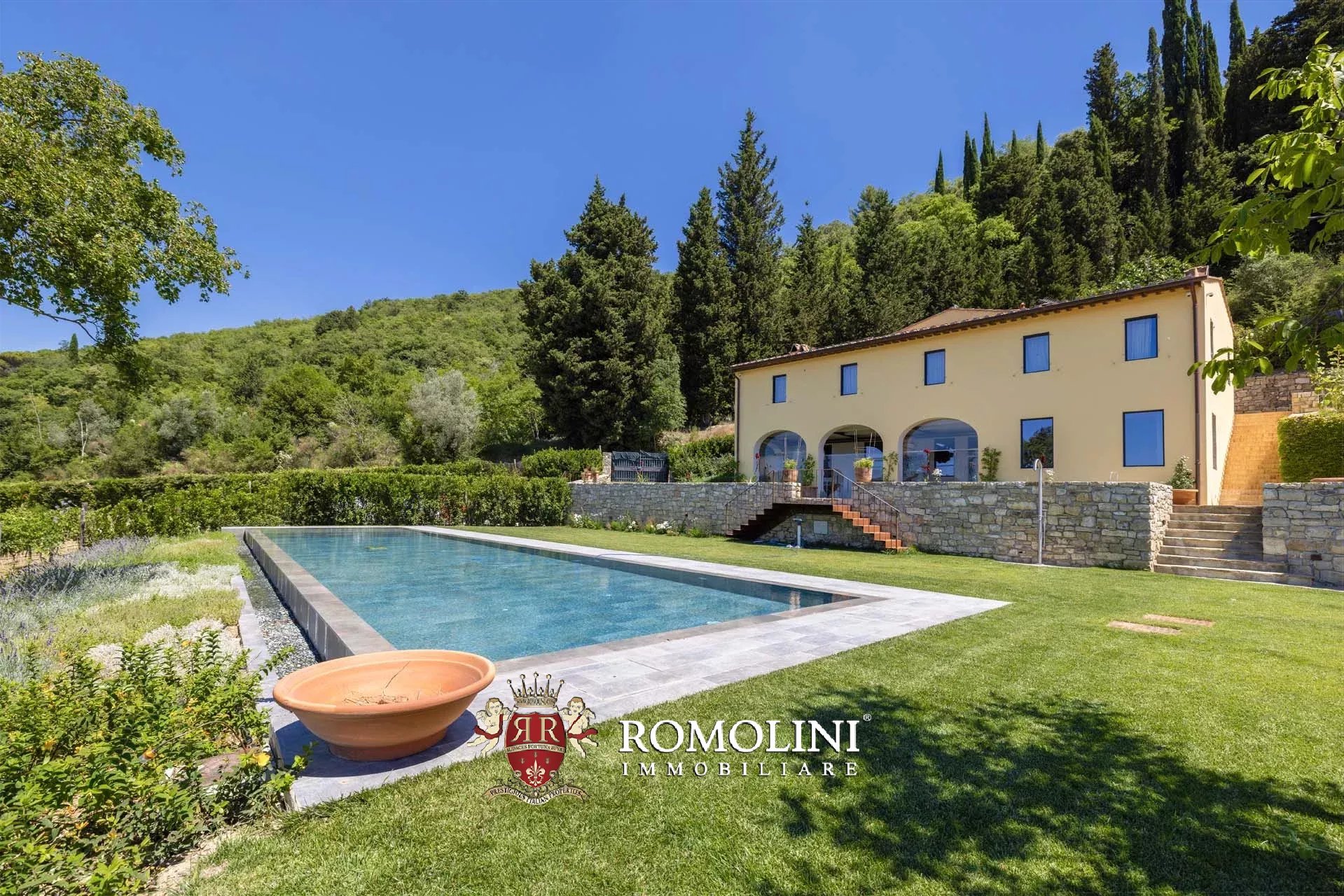 5 Bedroom Villa/Townhouse's Image 9