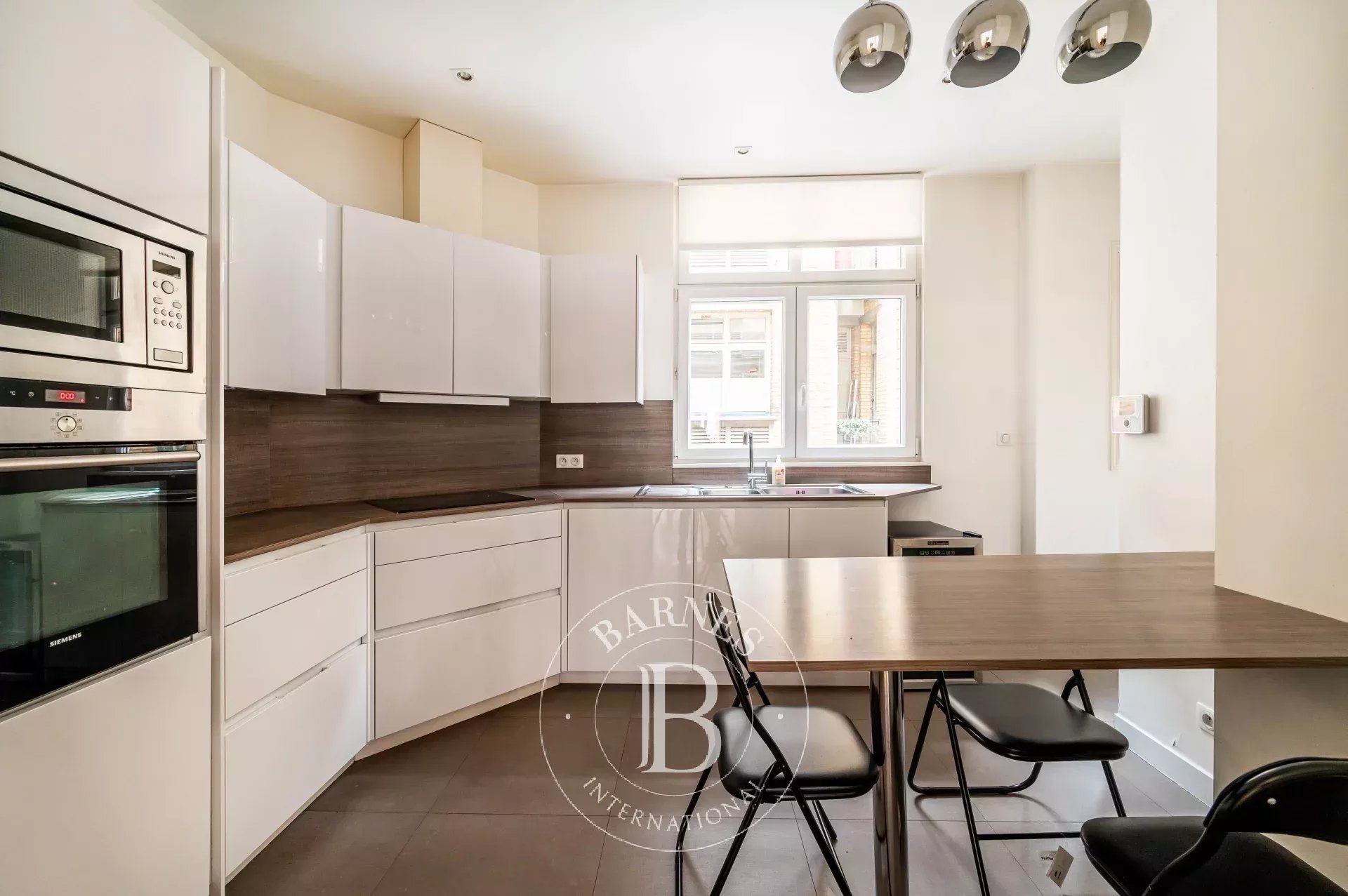 Neuilly - Sainte Foy-Mairie - 3-bed apartment - Balconies - Period features - picture 7