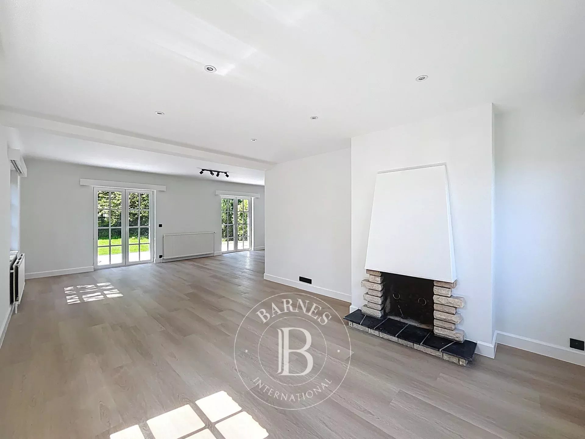 Villa fully renovated in 2025 in the heart of Waterloo.