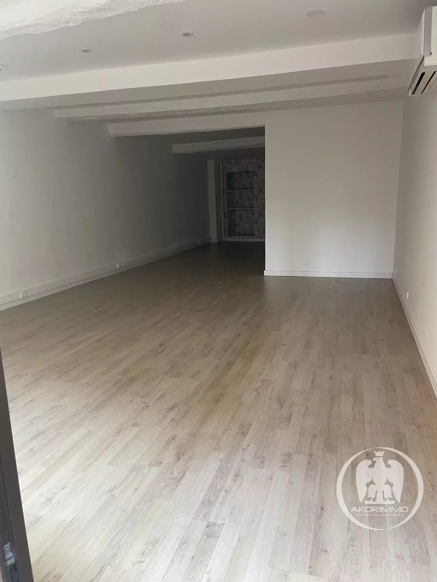 <span class='fw-semibold text-nowrap'>Commercio/Ufficio</span>  - <span class='text-nowrap'>45.24 m²</span> - <span class='text-nowrap'> <span class='fw-semibold'>199.000 €</span>