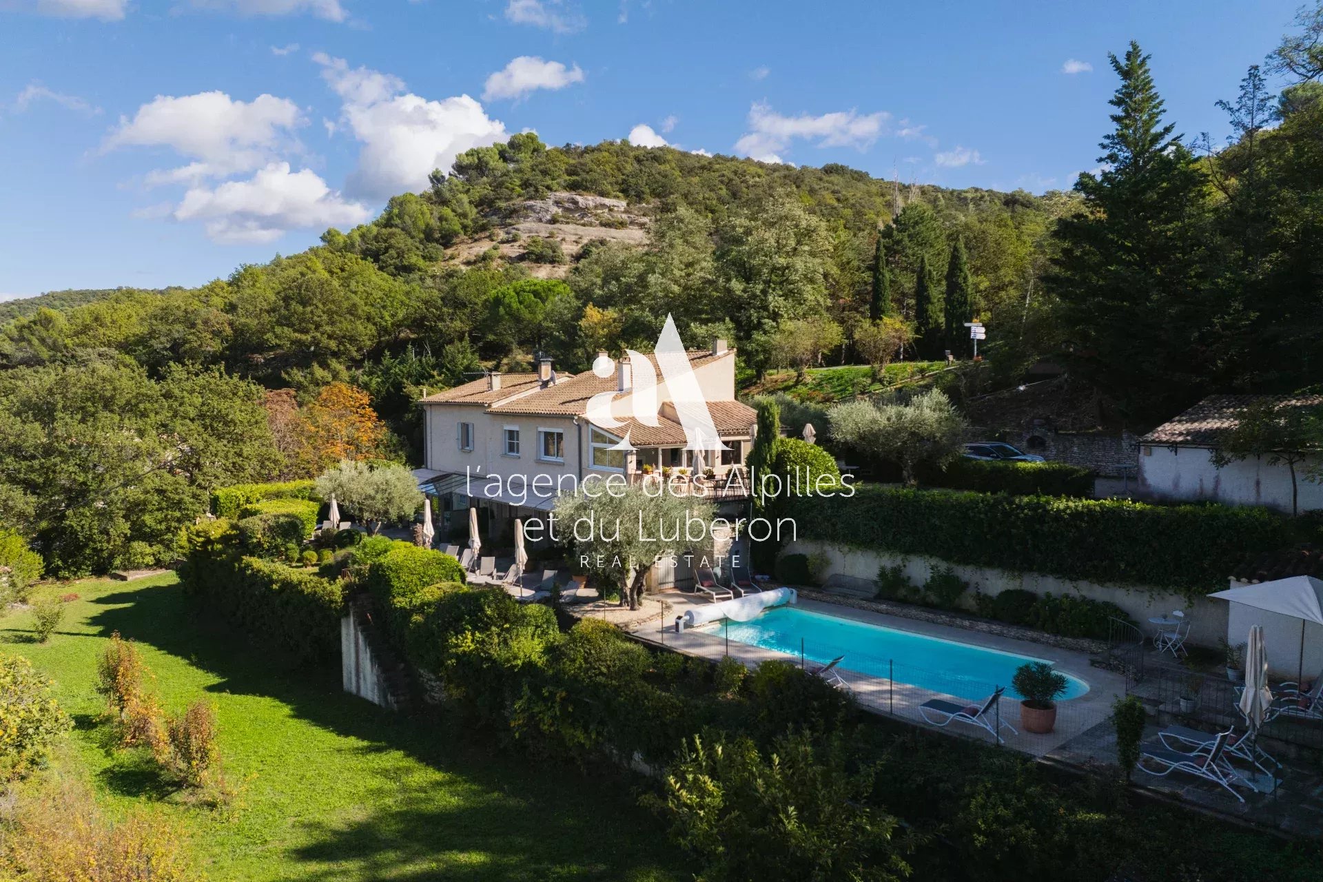 BONNIEUX-DEMEURE D'HÔTES AVEC PISCINE ET VUES PANORAMIQUES LUBERON