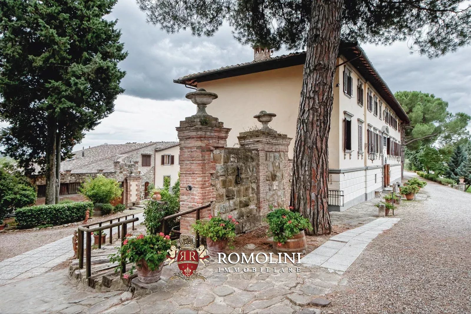53 Bedroom Vineyard's Image 9