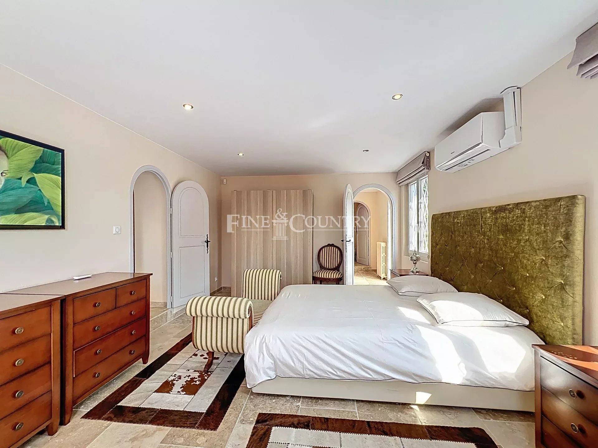 Photo of For sale Villa in Grasse with 3 apartments