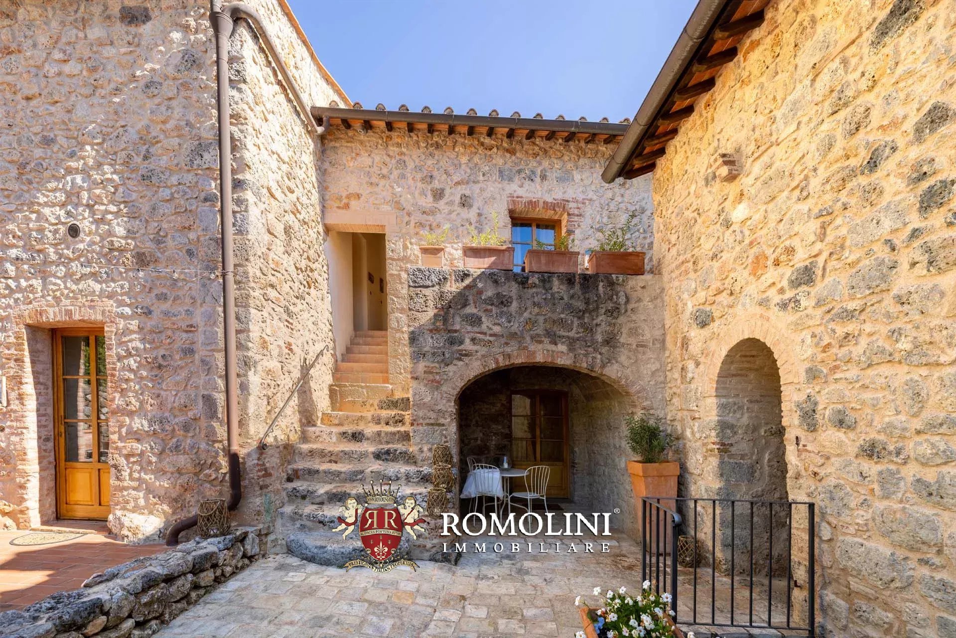 14 Bedroom Villa/Townhouse's Image 5