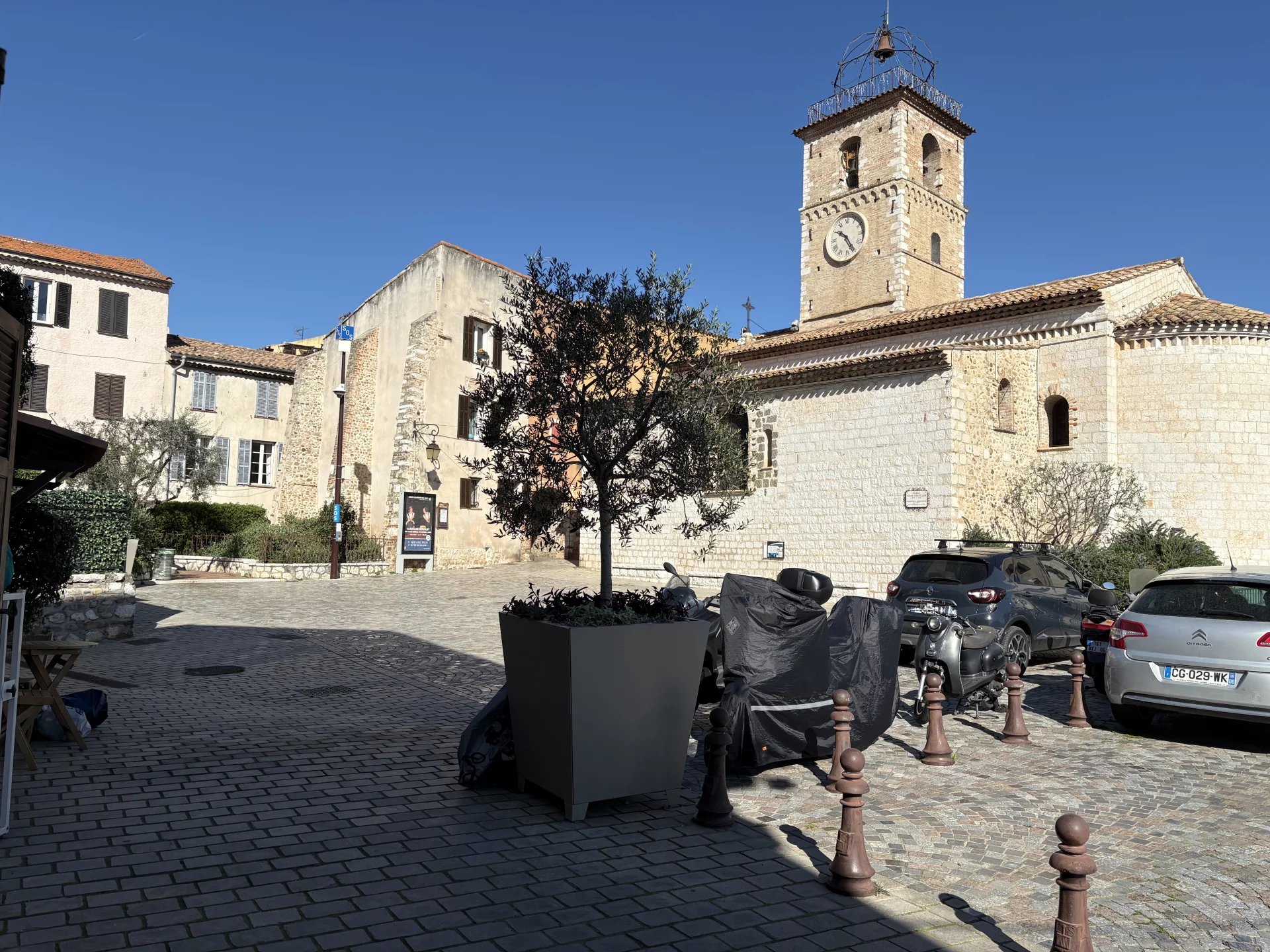 Аренда Квартира - Сен-Лоран-дю-Вар (Saint-Laurent-du-Var) Centre Ville