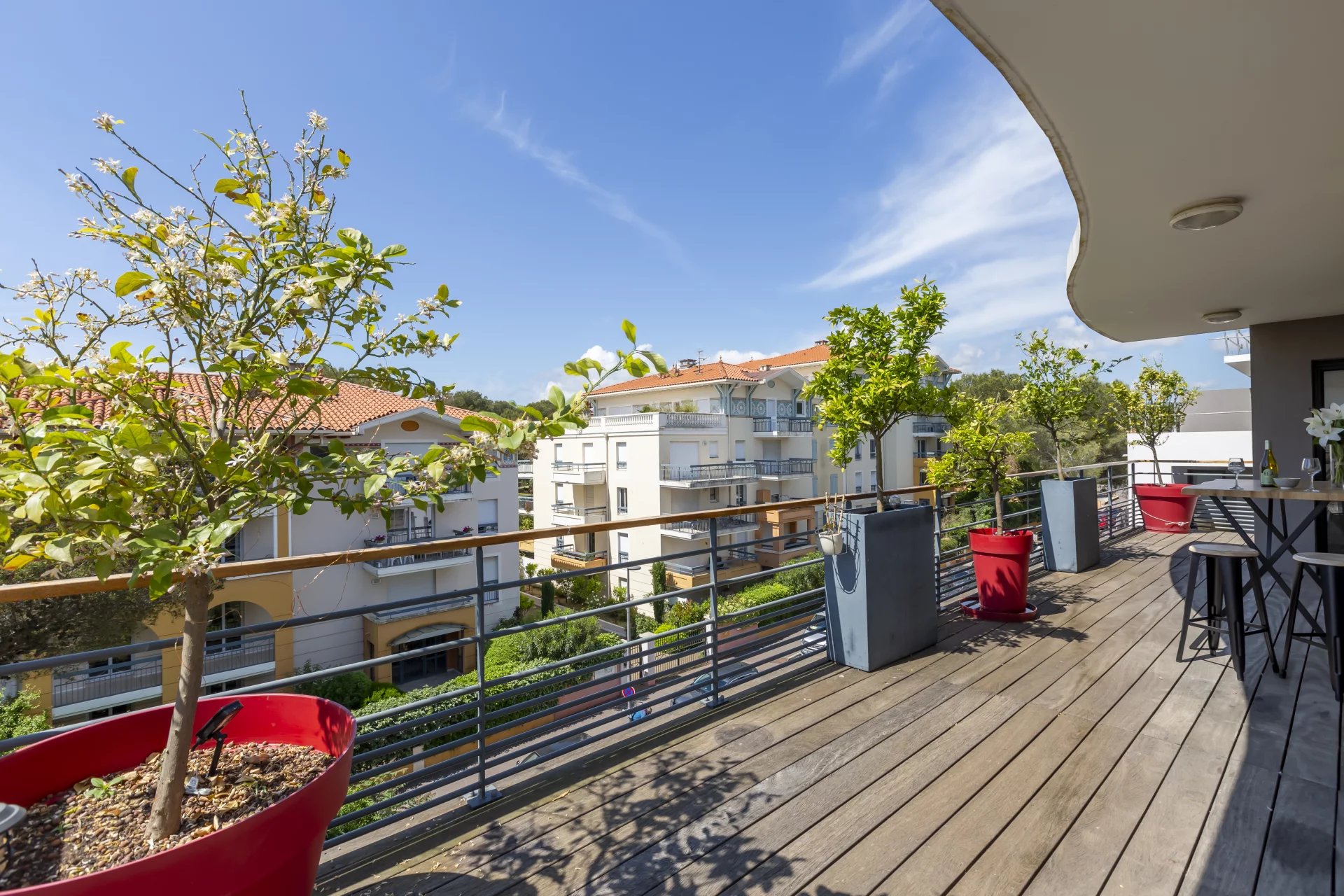 Bright penthouse with large terrace - Saint Aygulf