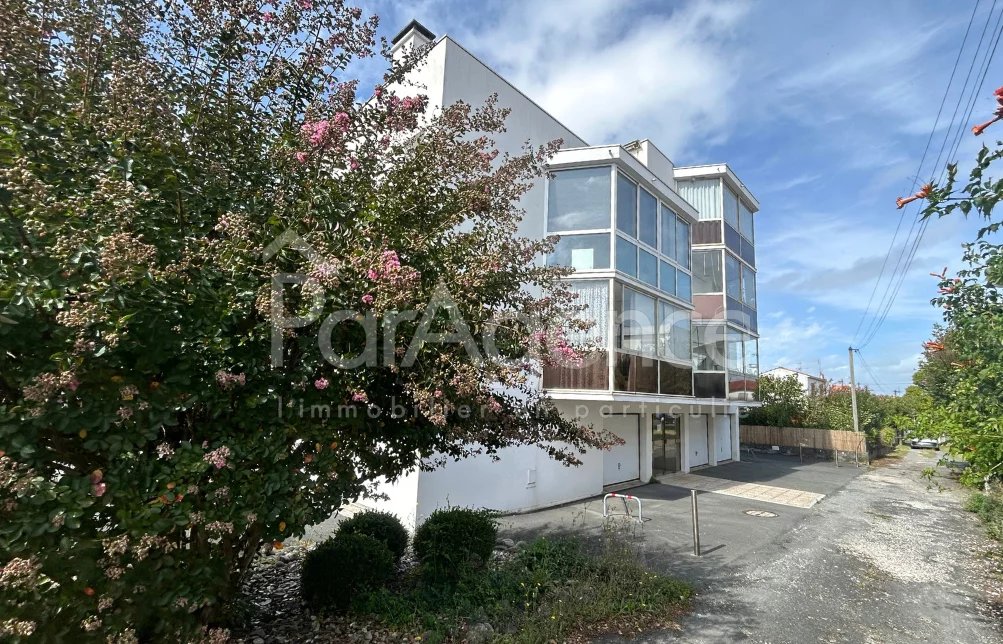 Appartement lumineux avec balcon bow window
