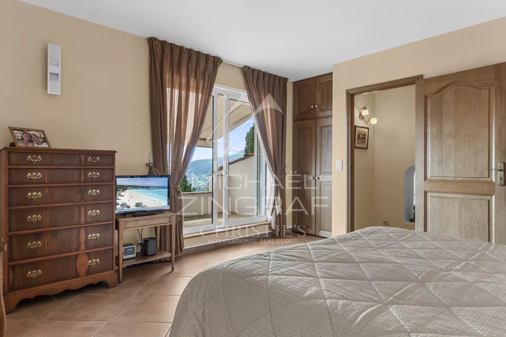 5 Bedroom Villa/Townhouse's Image 7