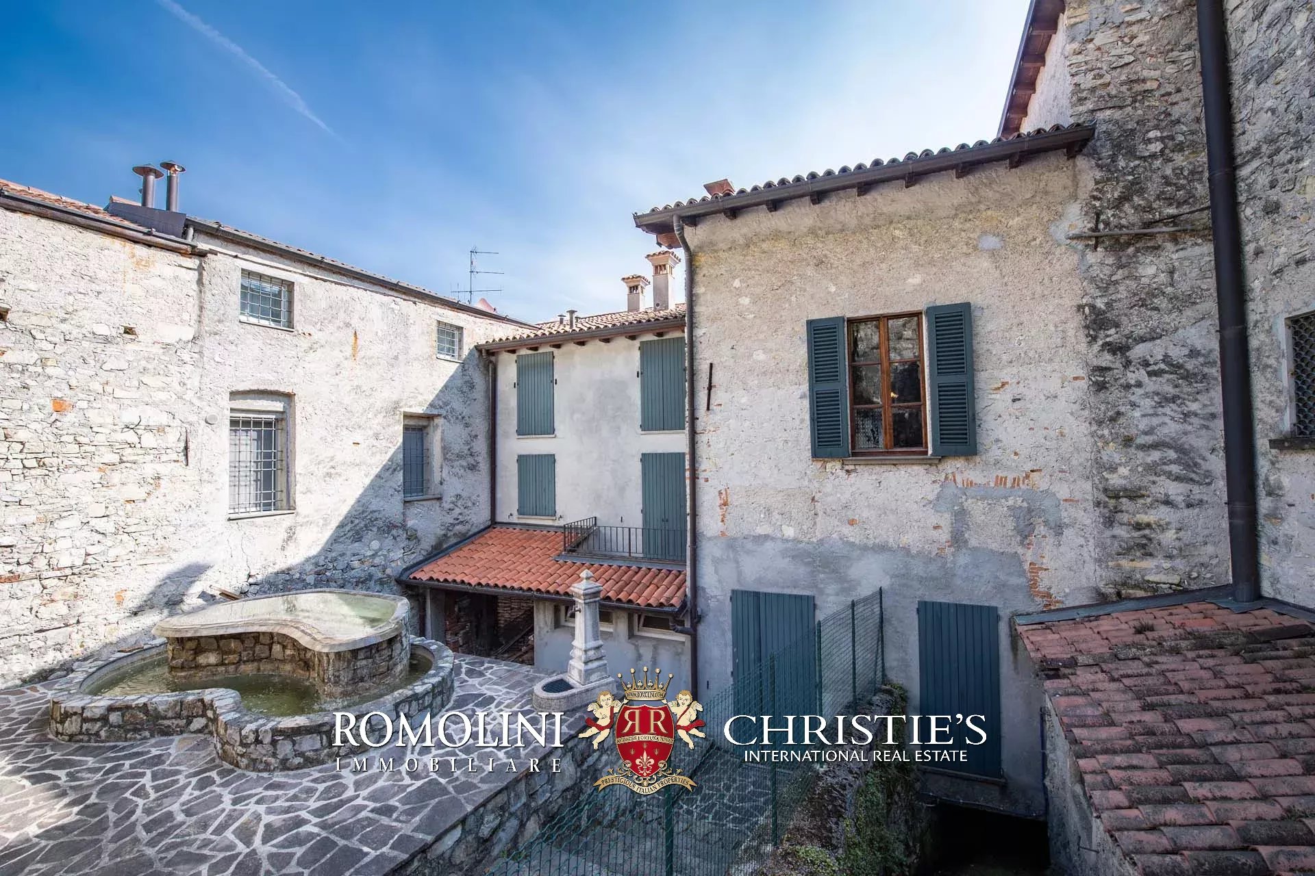 9 Bedroom Villa/Townhouse's Image 42