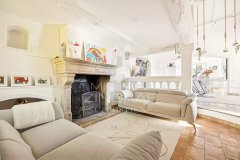 Charming Renovated Property with Guest Suites and Wellness Area — photo 6 of 7