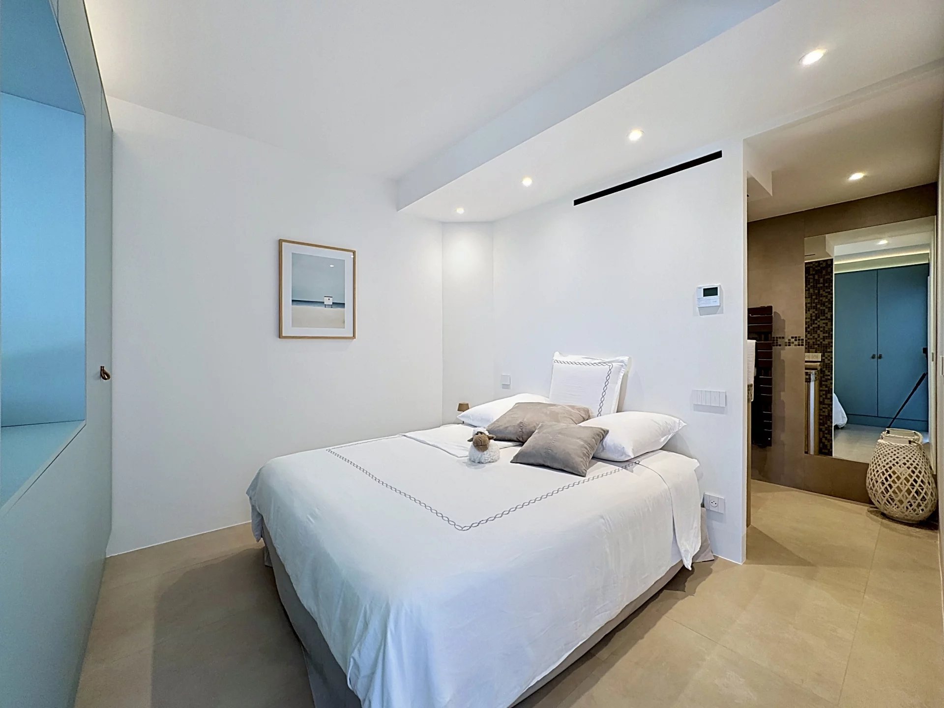 Modern 1-Bedroom Apartment with Panoramic Sea Views