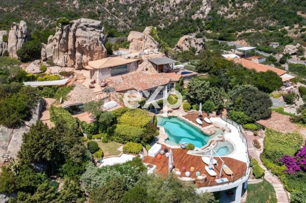 Villa con piscina e vista mare in Porto Cervo vicino alla Marina