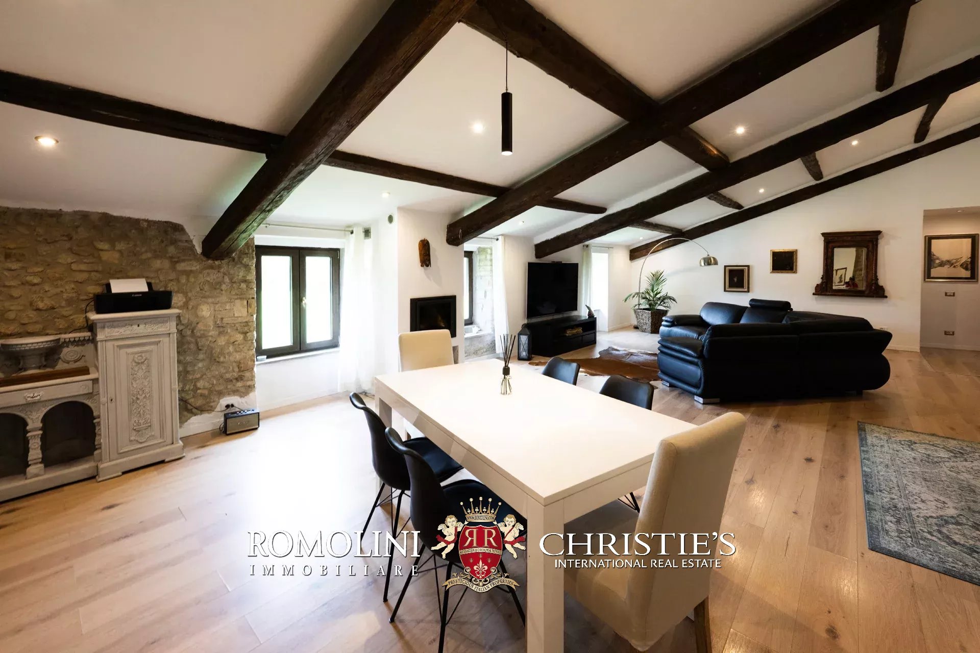 9 Bedroom Villa/Townhouse's Image 40
