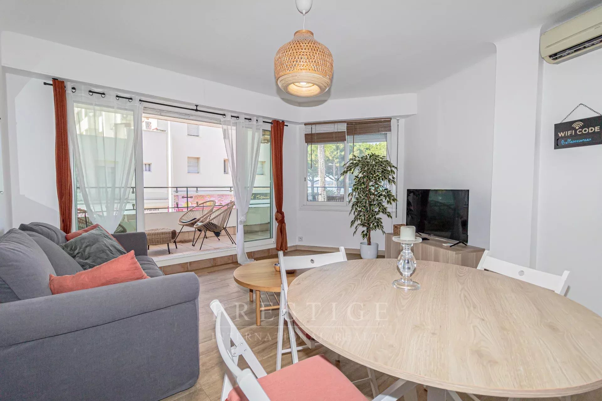 Juan les pins, furnished one bedroom flat with terrace for sale