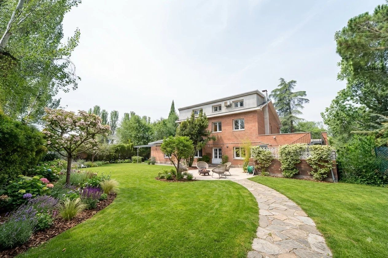 Elegant 5-Bedroom Chalet in Villanueva de la Cañada