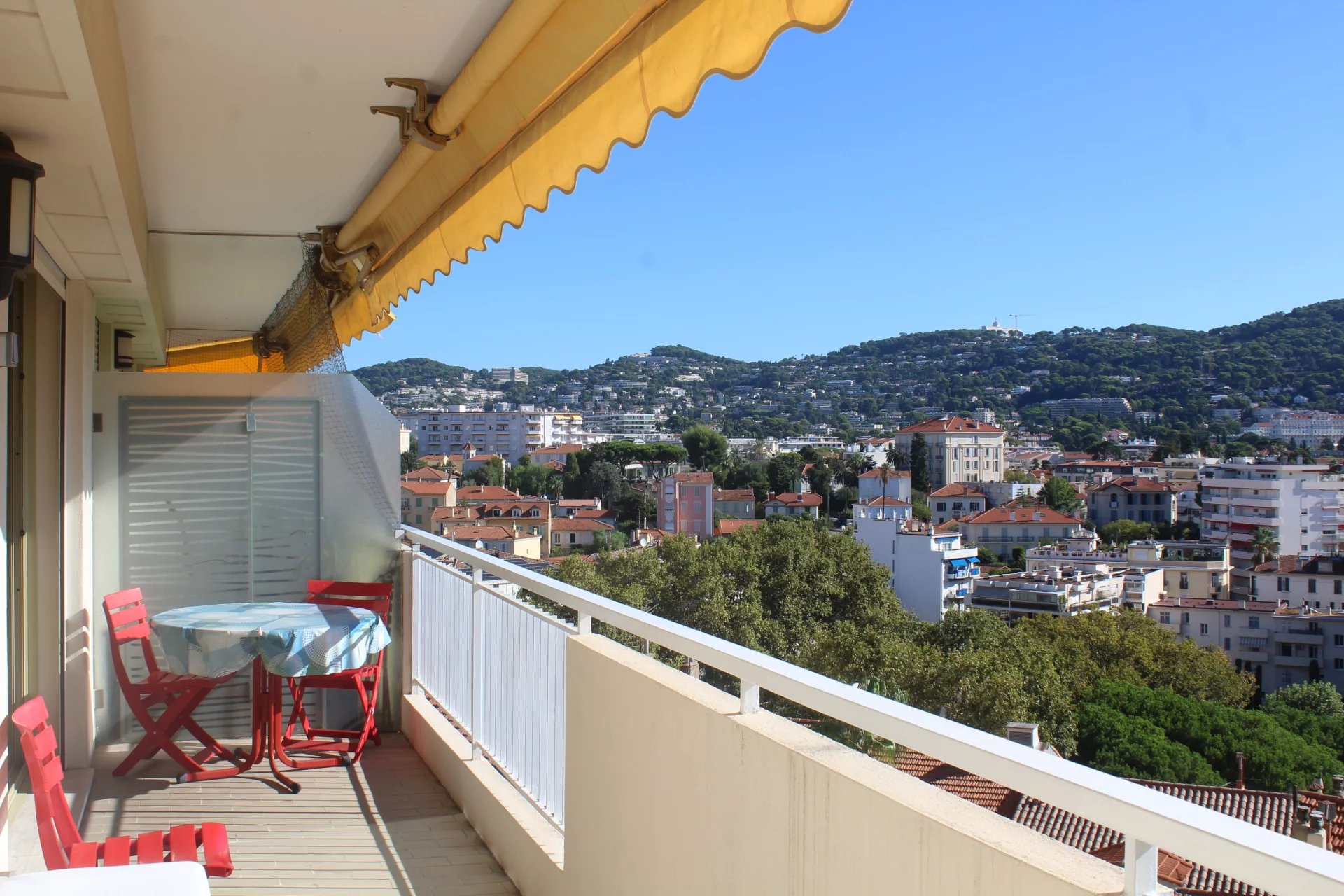CANNES, beau et grand 2 Pièces meublé avec garage