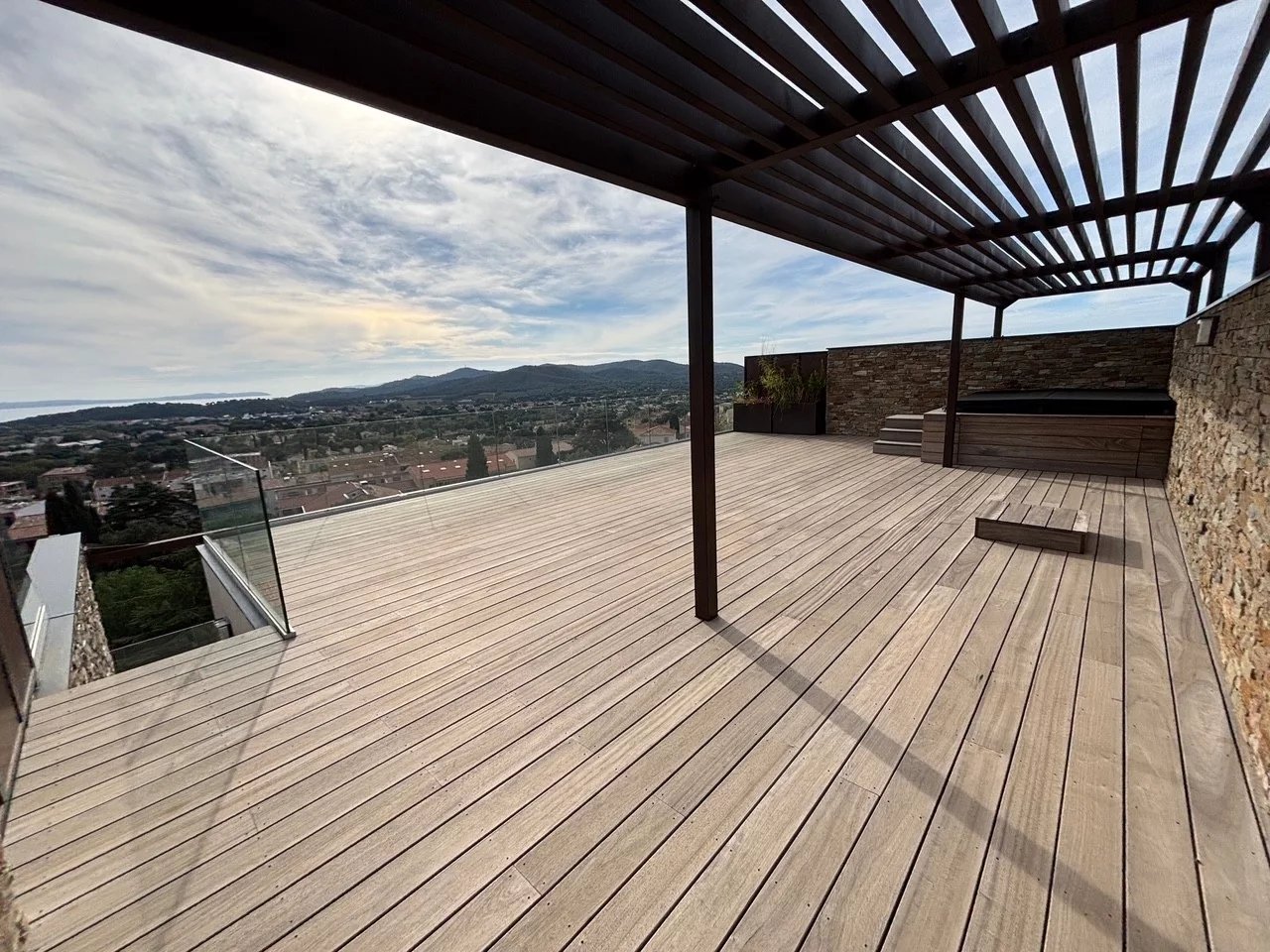 BORMES LES MIMOSAS LE MONT DES ROSES Majestueux appartement toit terrasse 3 pièces