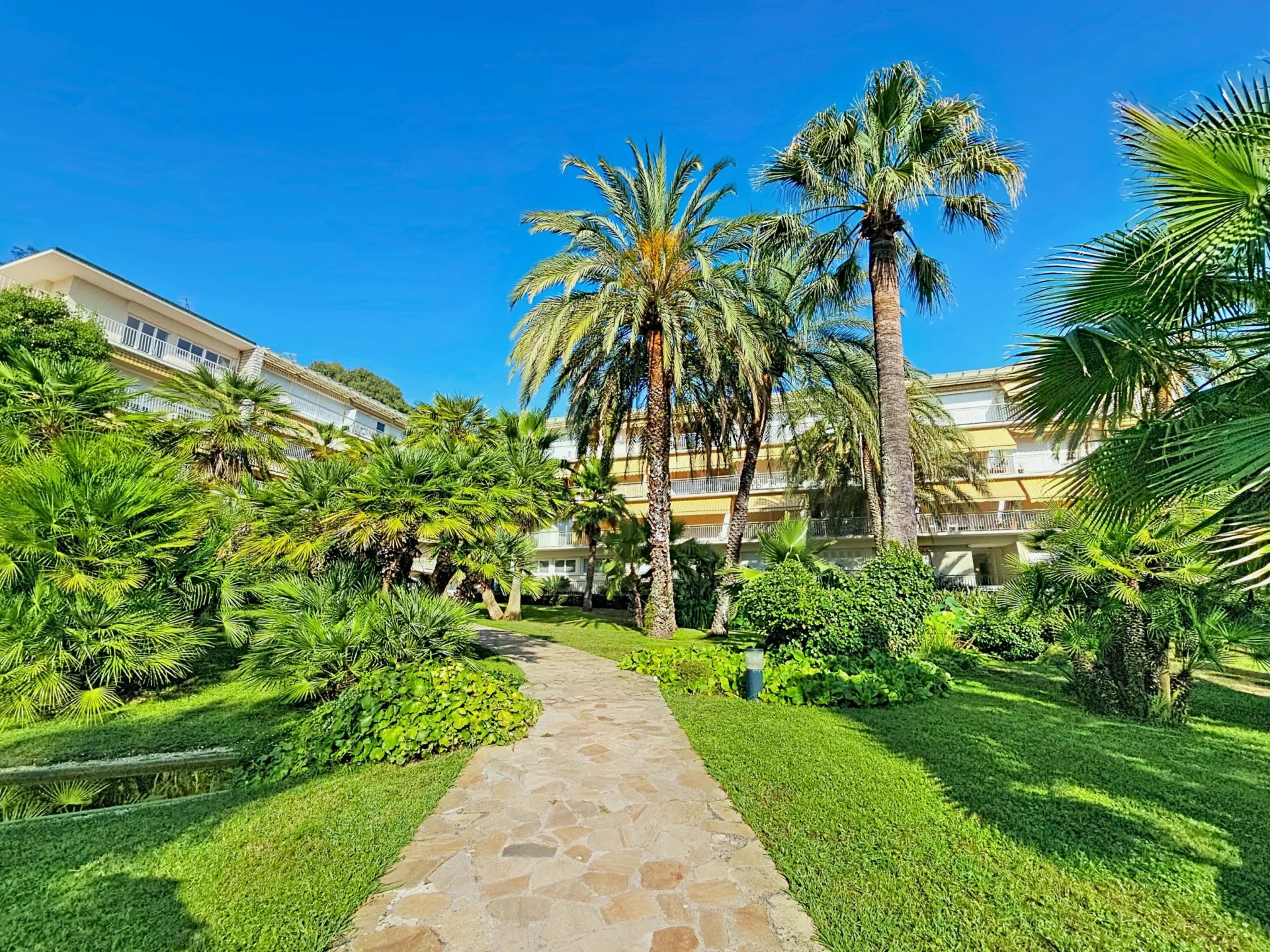 Agence immobilière de AZUR ACT IMMOBILIER