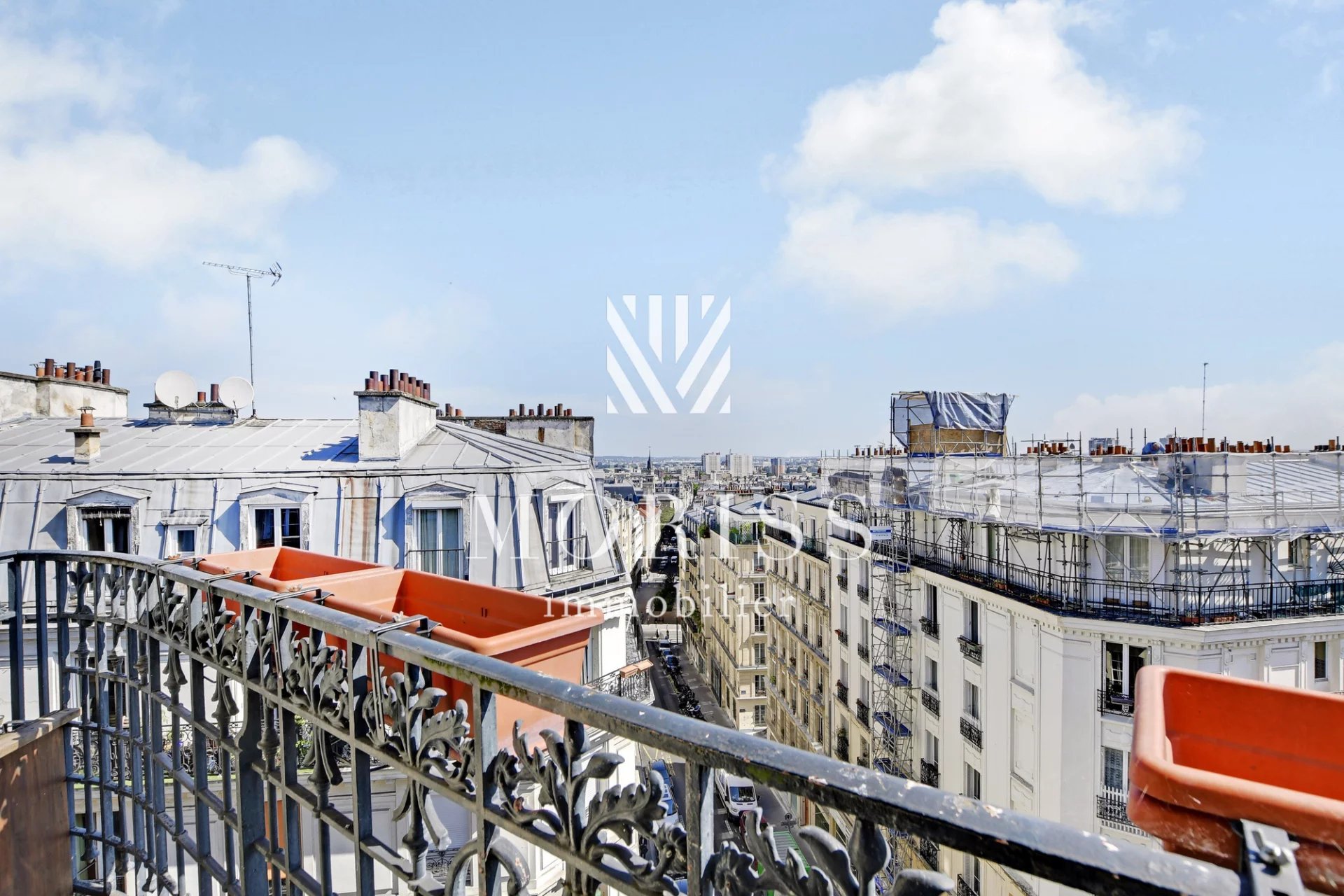 APPARTEMENT 2 PIÈCES - DERNIER ÉTAGE - BALCONS - RUE HERMEL - 75 - Image Array