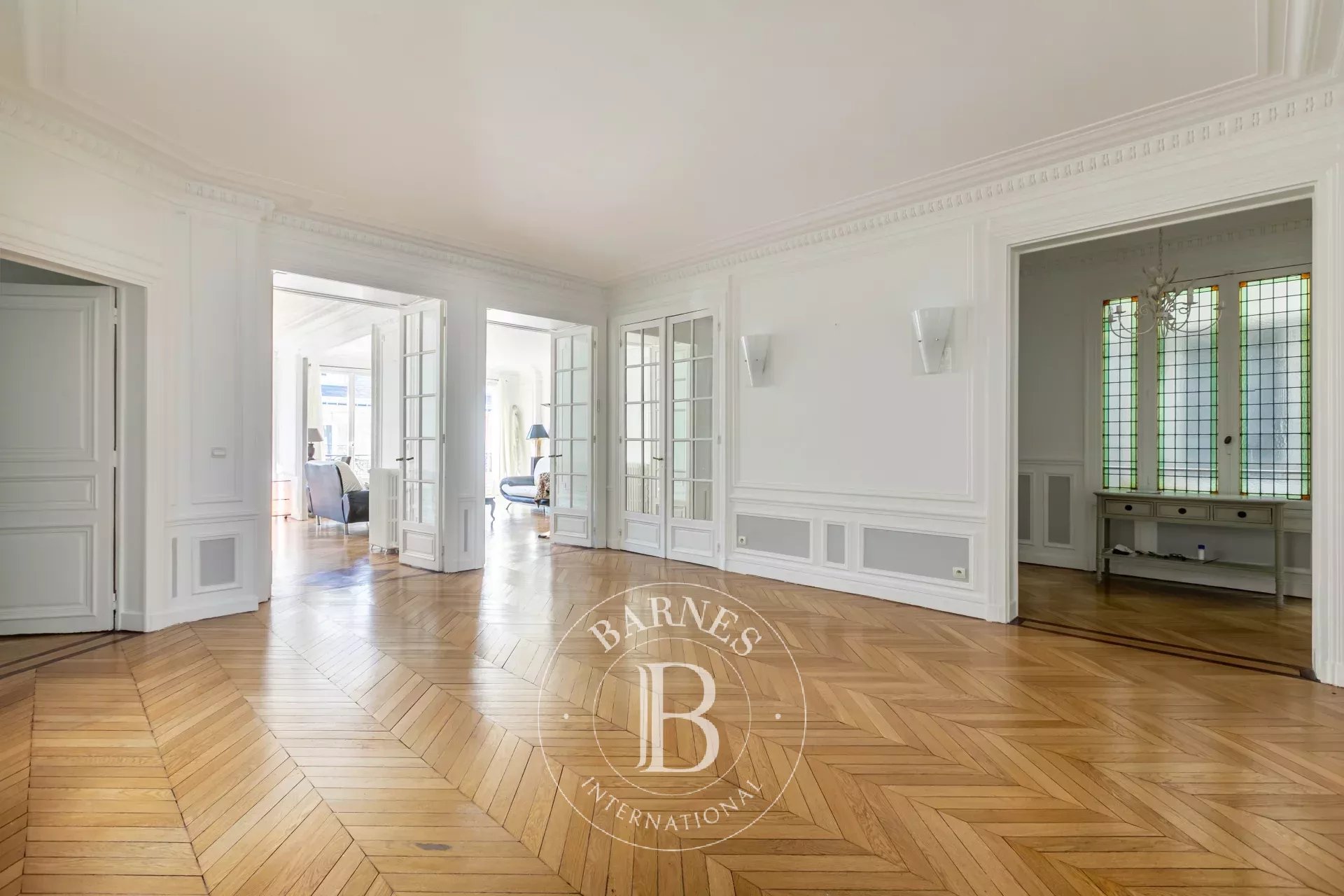 Paris 16 - Victor Hugo - 3 or 4-bedroom family apartment